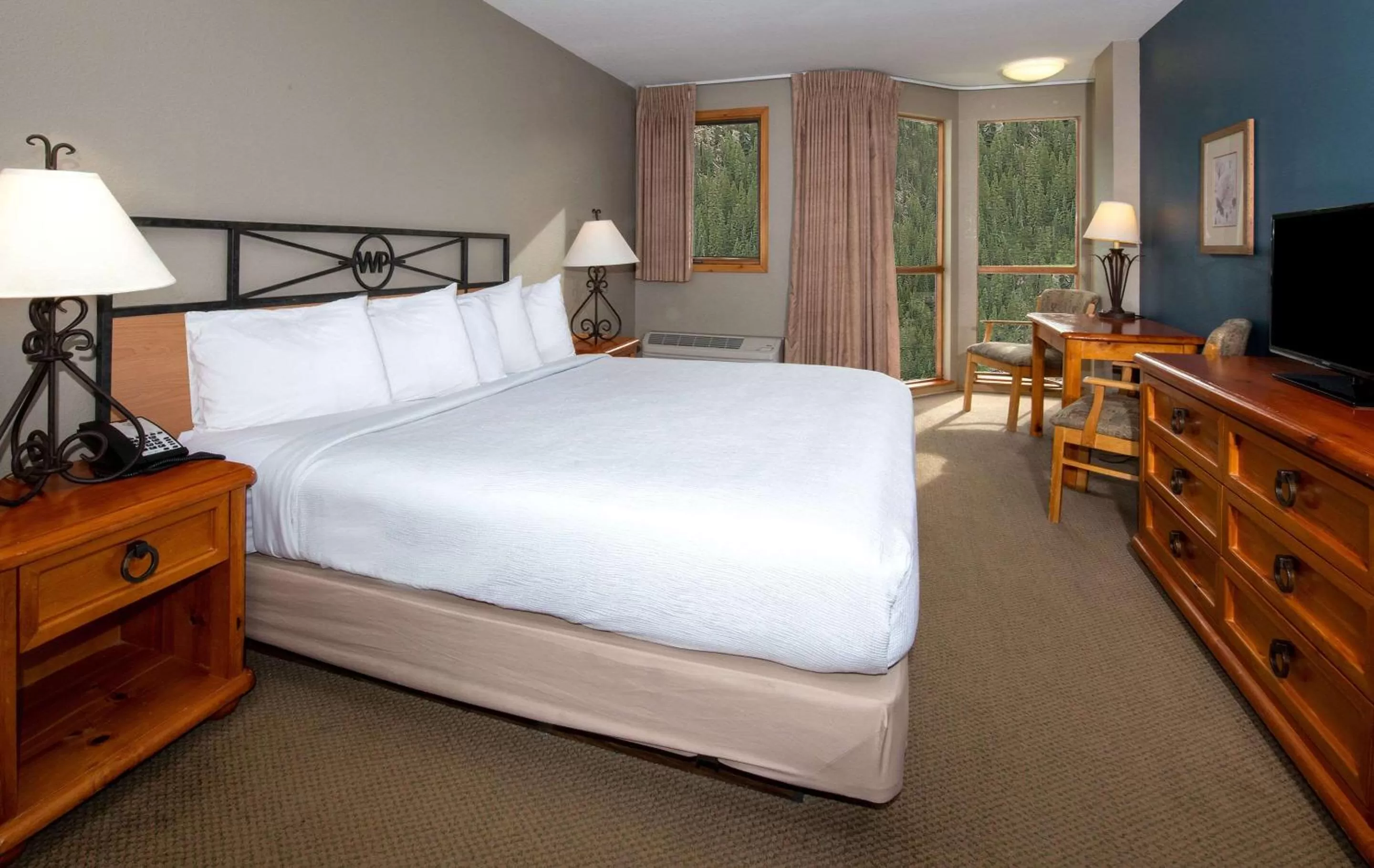Bathroom, Bed in Winter Park Mountain Lodge