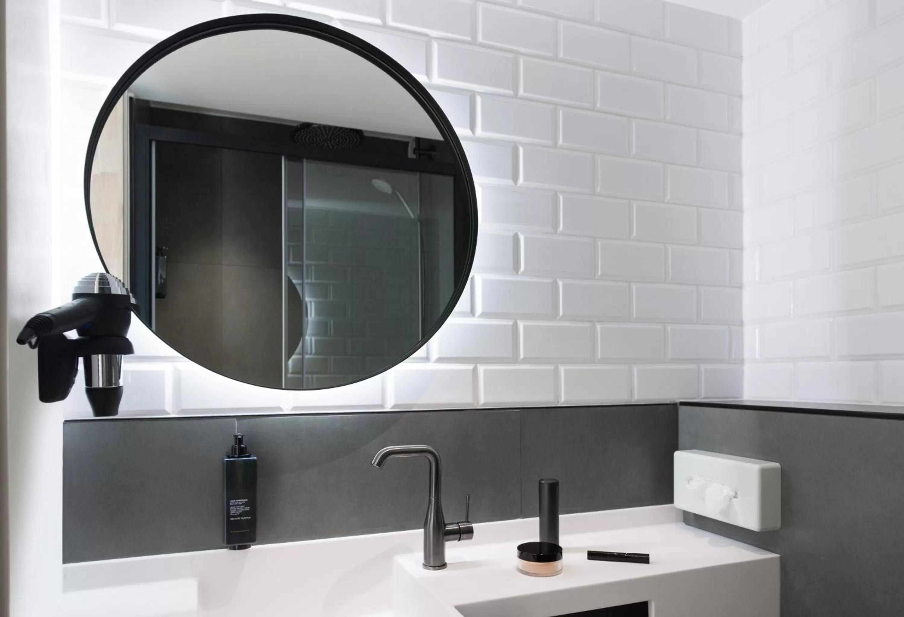 Bathroom in ibis Brussels Centre Chatelain