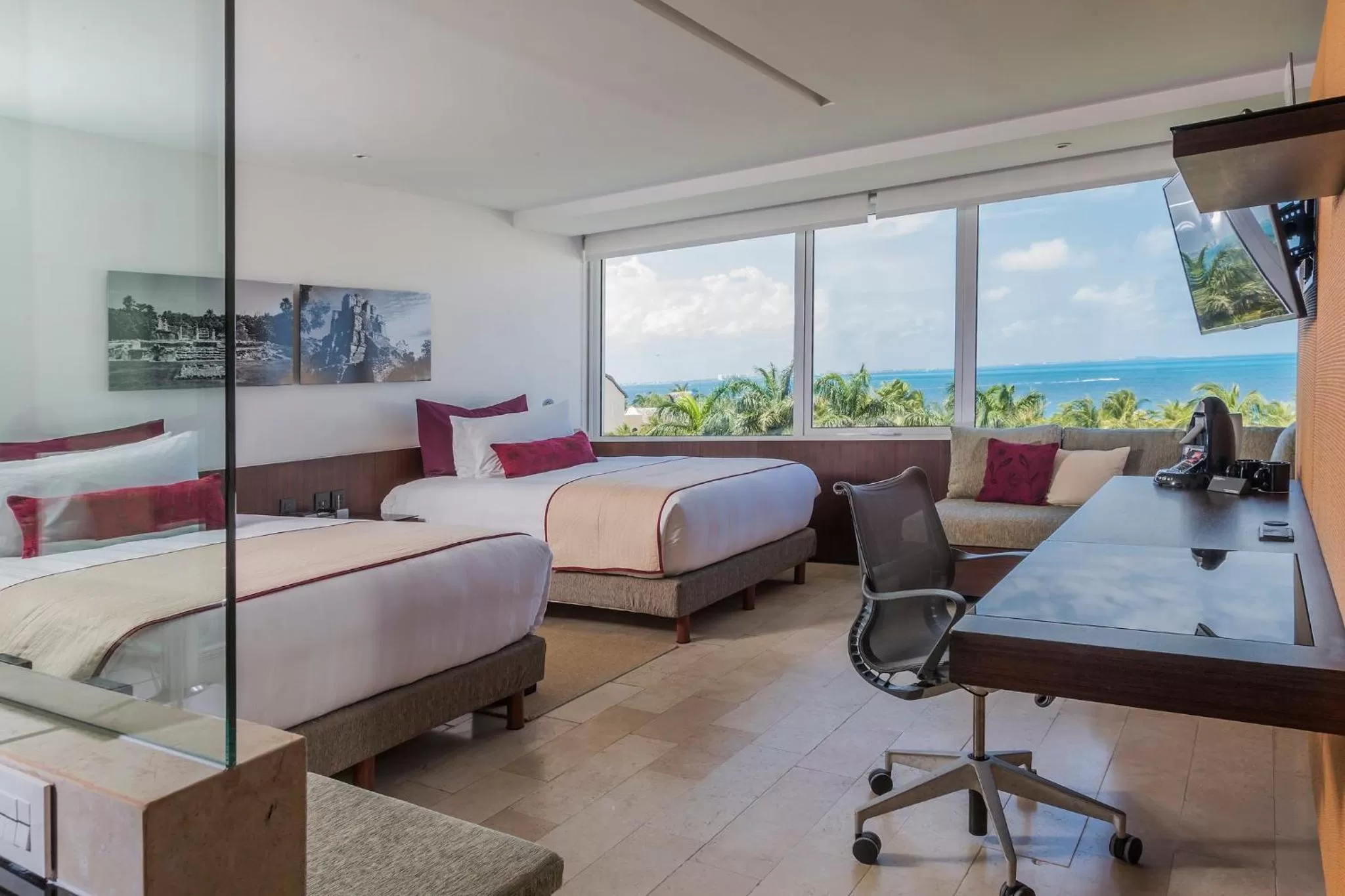 Photo of the whole room, Bed in Presidente InterContinental Cancun Resort