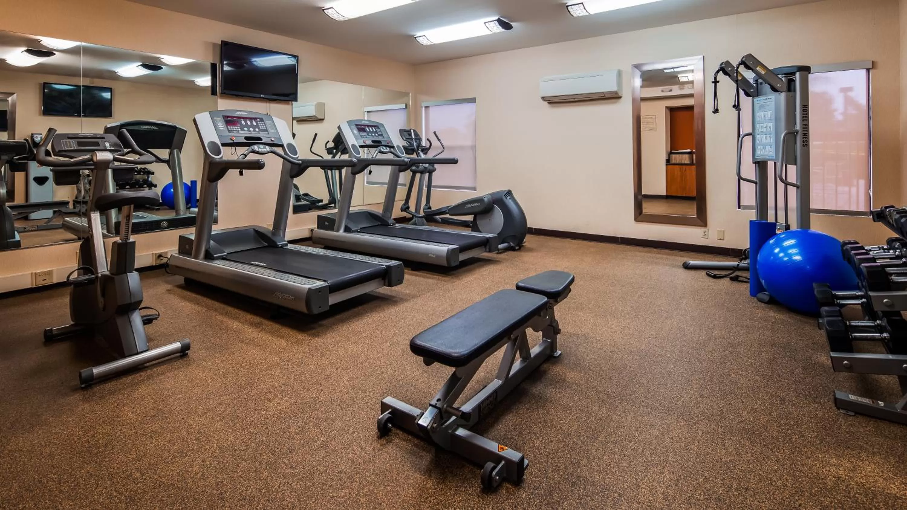 Fitness centre/facilities in Best Western Plus Fresno Airport Hotel