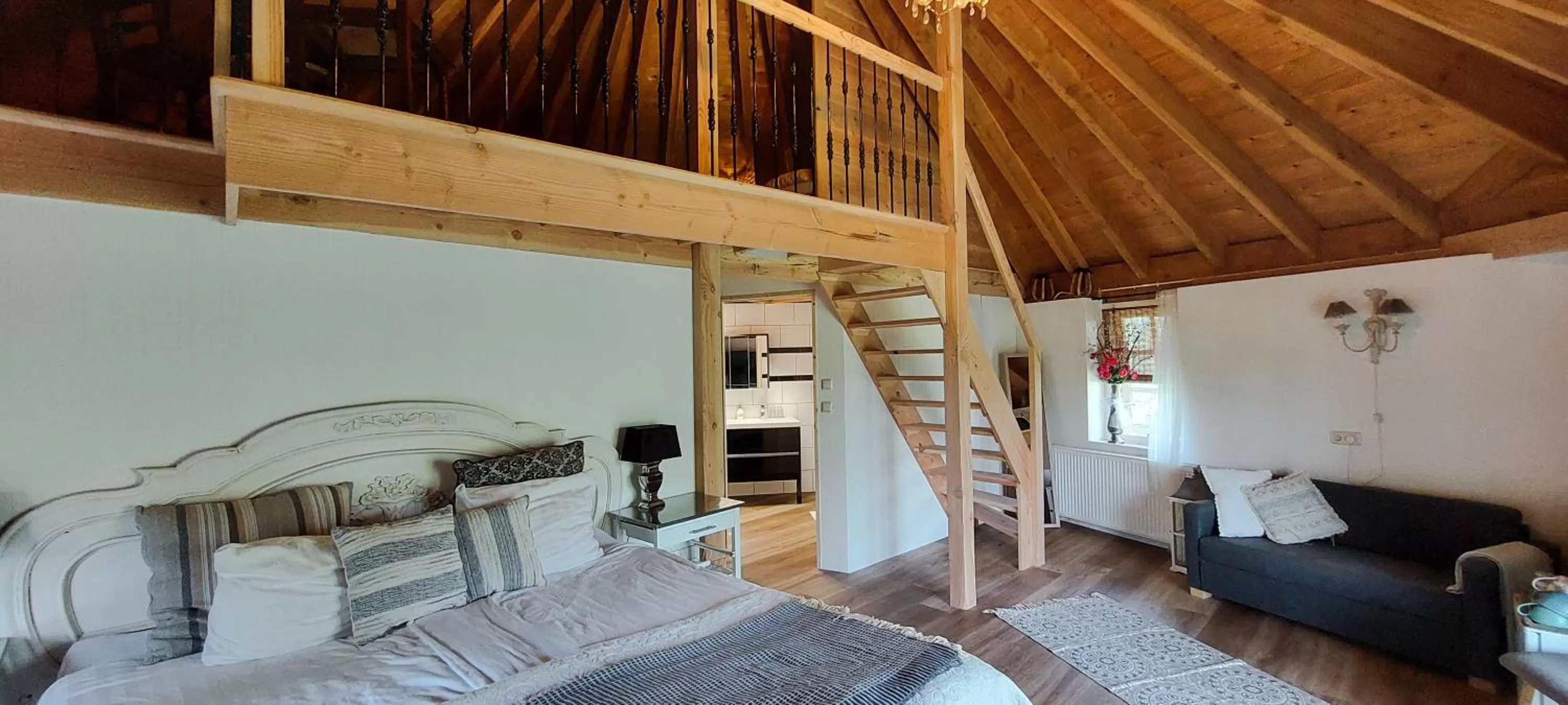 Photo of the whole room, Seating Area in Herberg de Lingehoeve