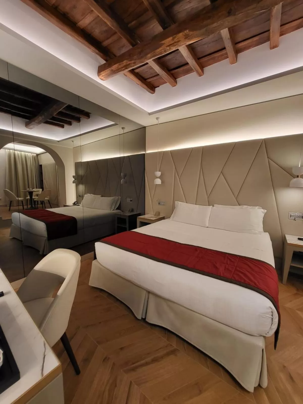 Bed in Harry's Bar Trevi Hotel & Restaurant