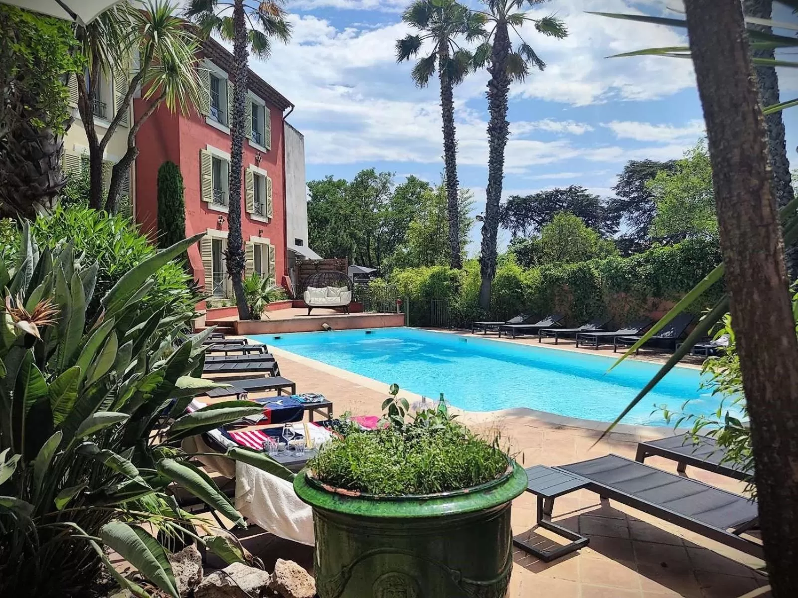 Swimming pool in Hôtel l'Arena
