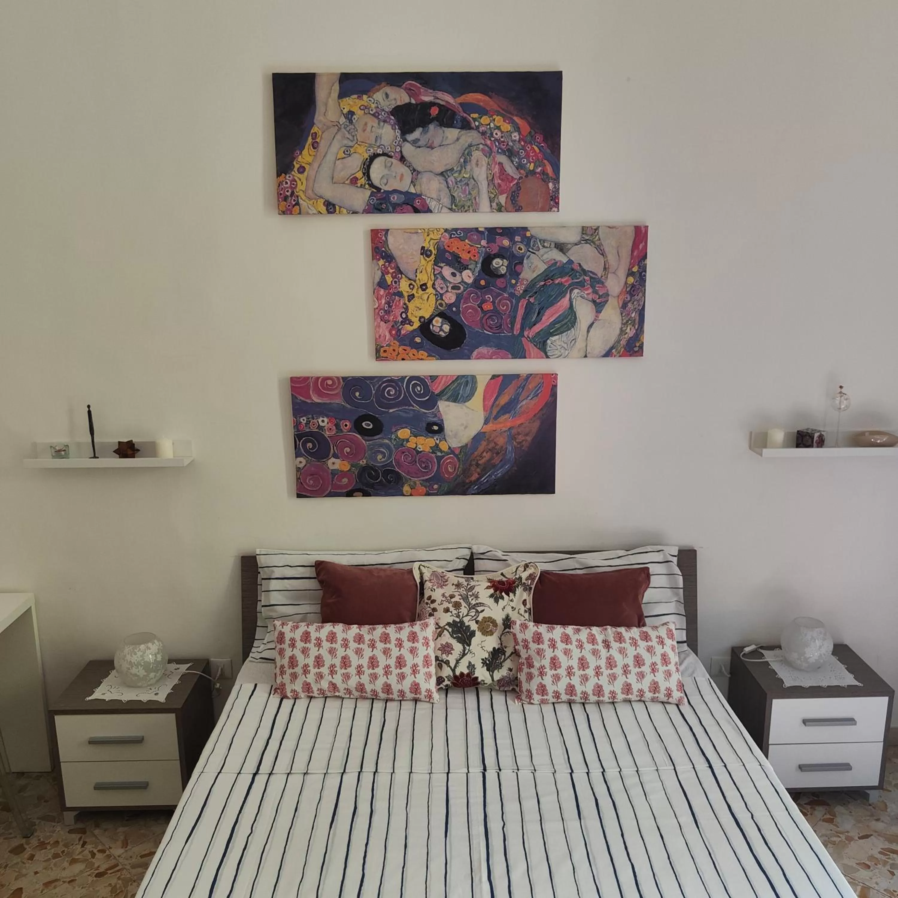 Bedroom, Bed in KSuns