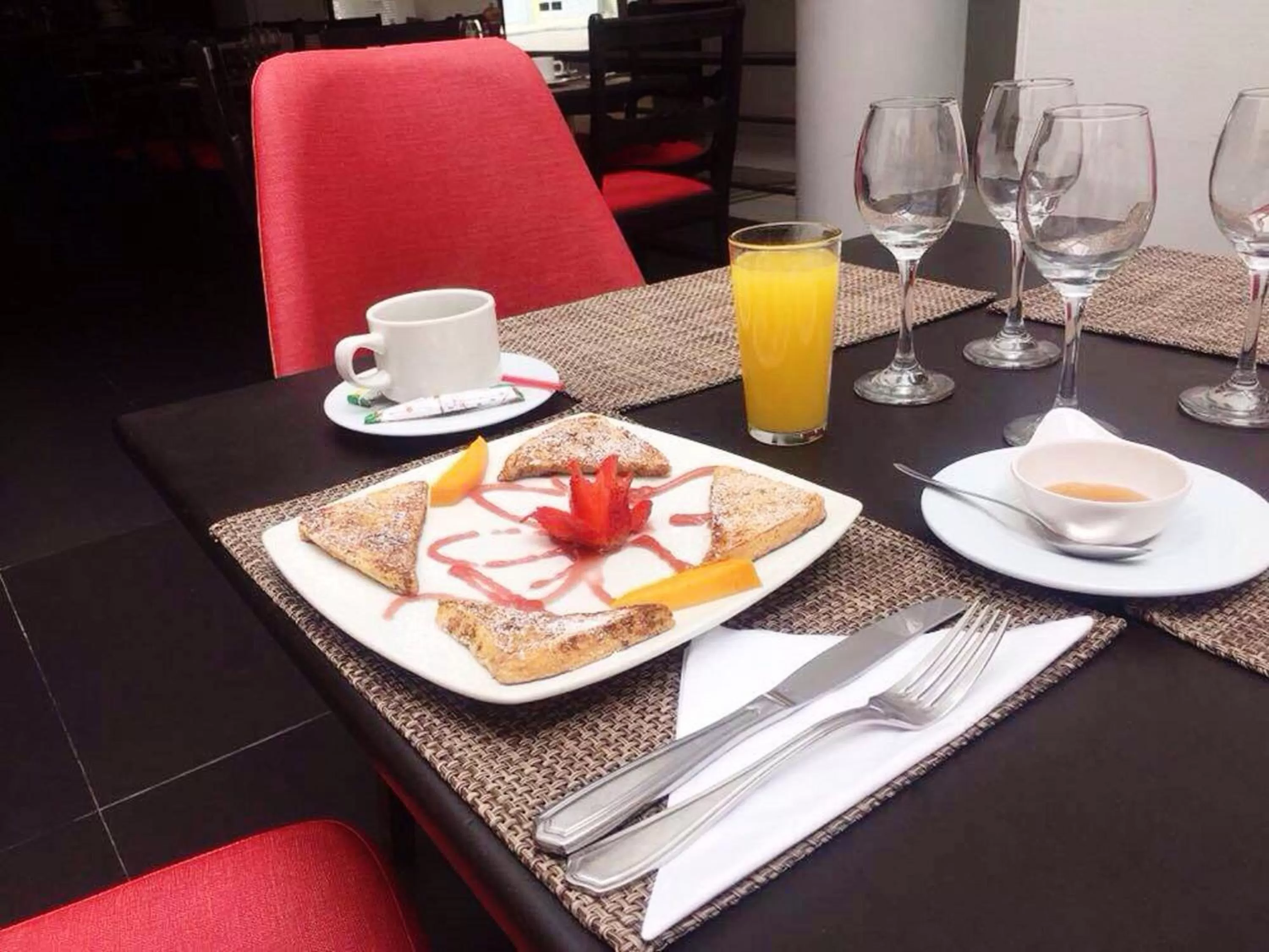 Breakfast, Restaurant/Places to Eat in Hotel Bogota Virrey