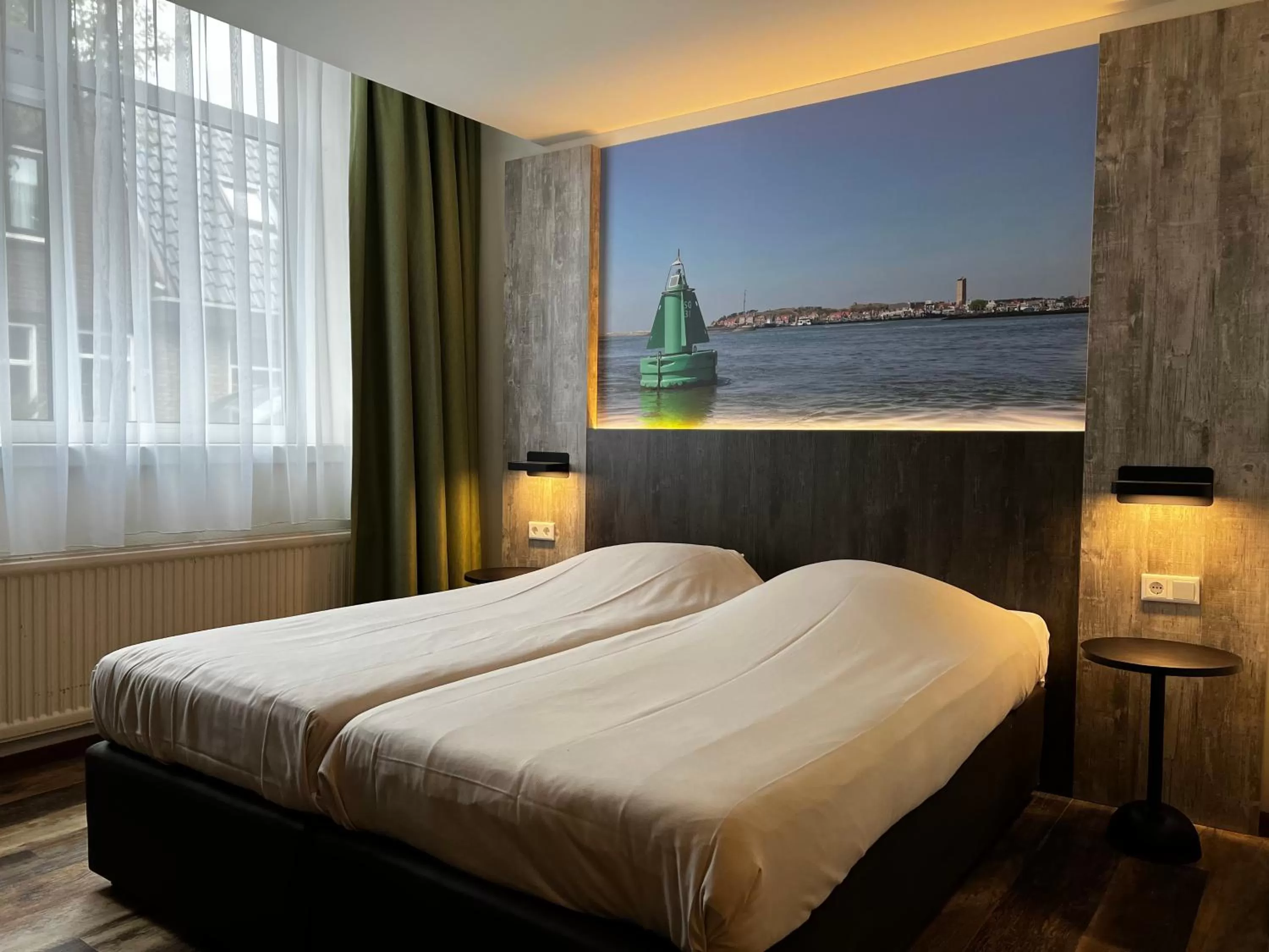 Property building, Bed in Hotel Nap