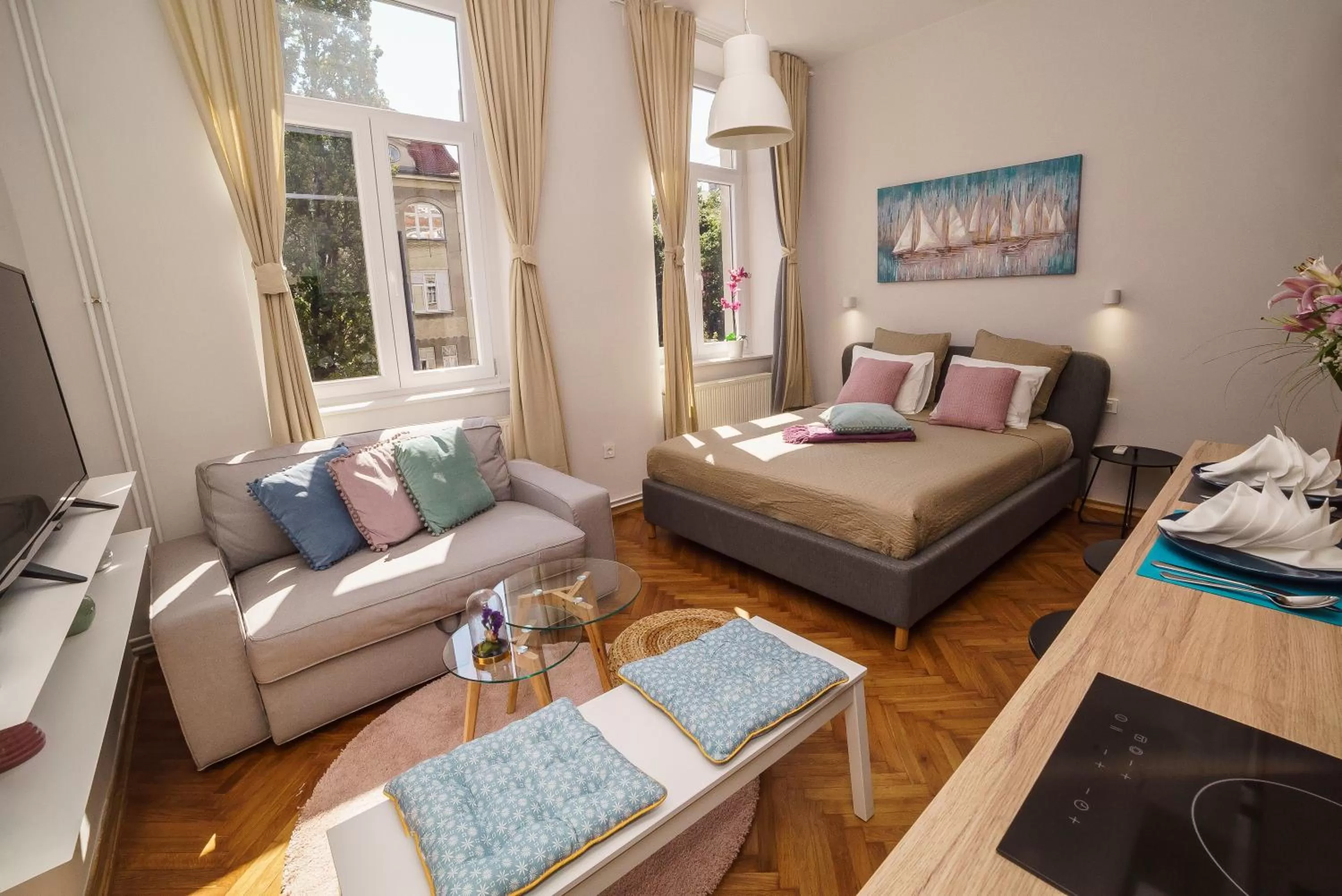 Summer, Bed in Doma Zagreb Aparthotel