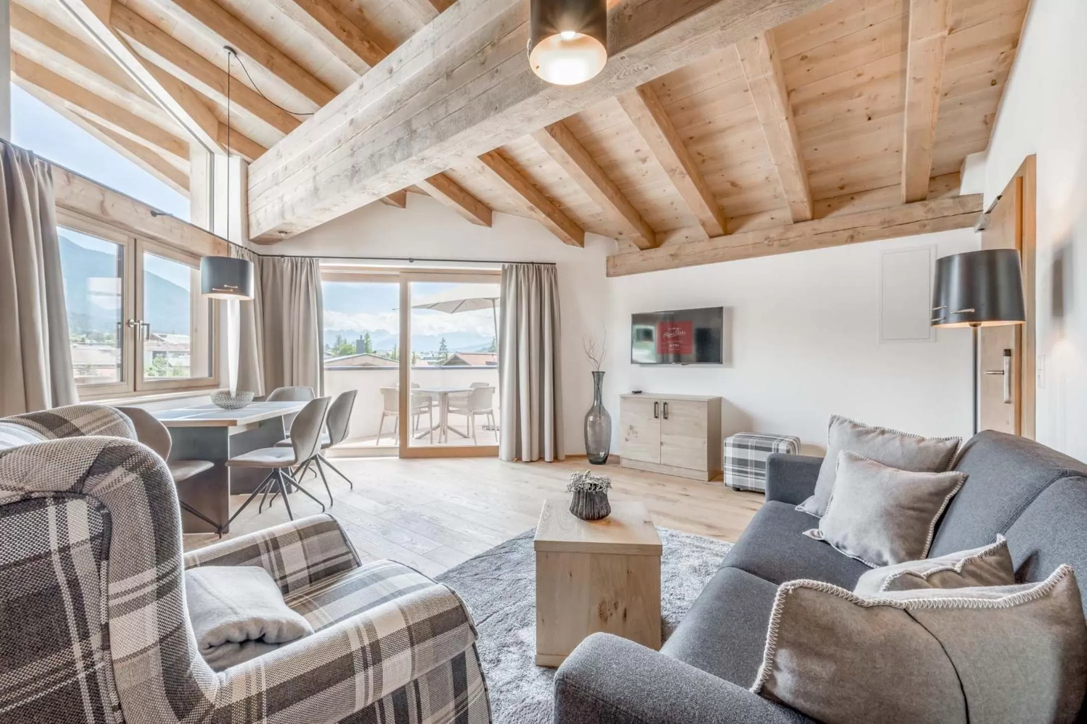 TV and multimedia in AlpenParks Chalet & Apartment Alpina Seefeld