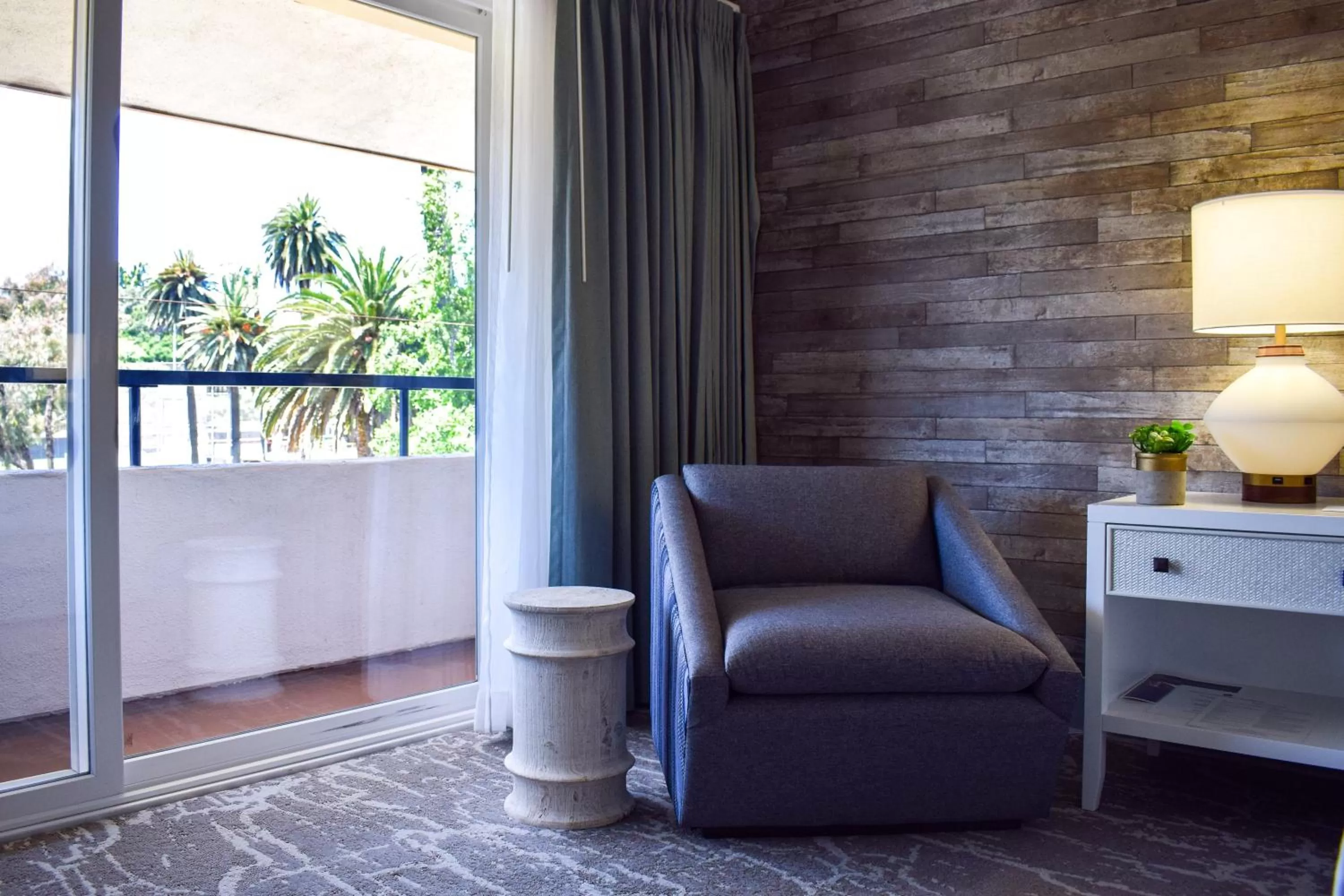 Seating area in Beachside Inn