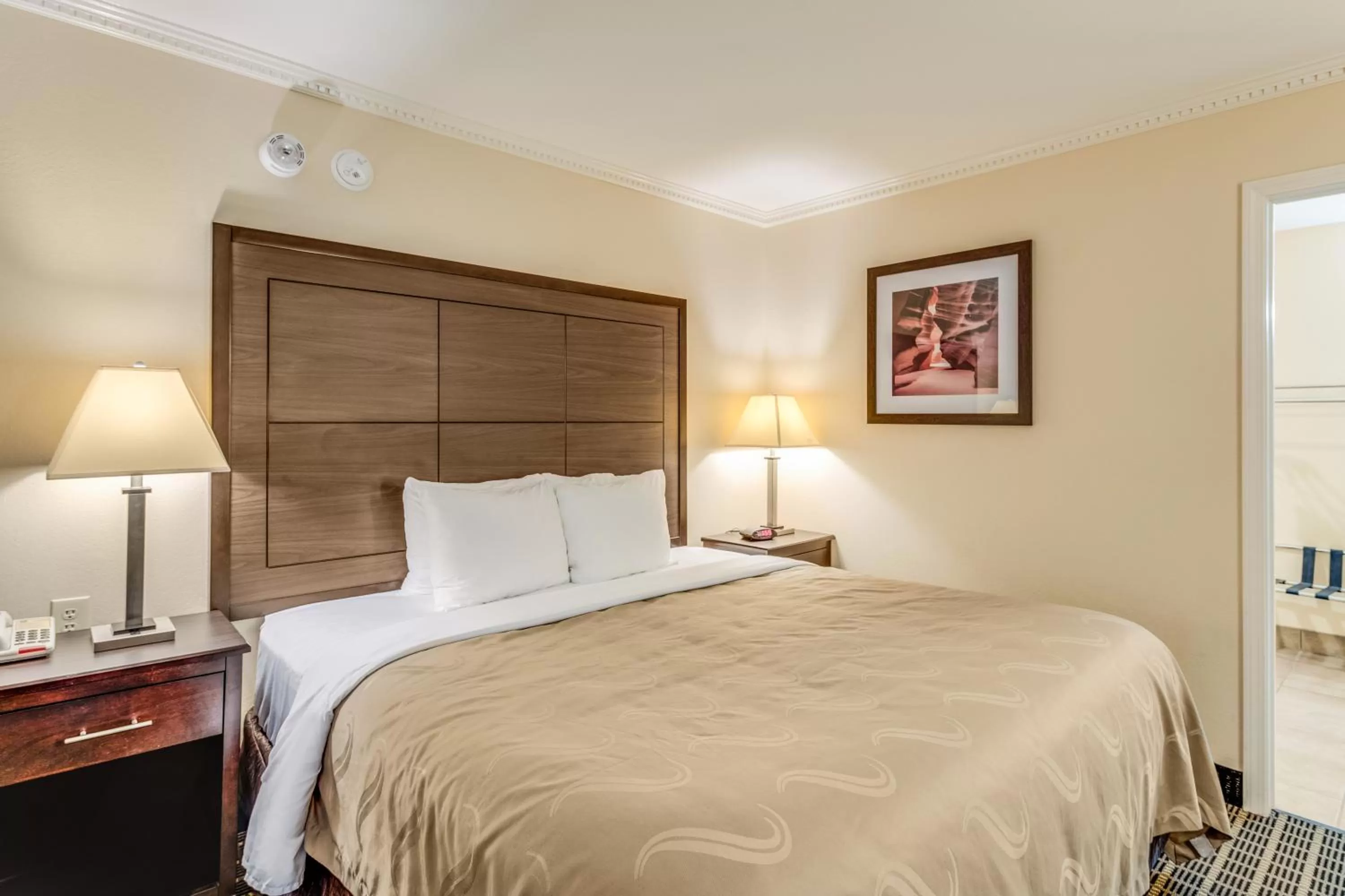 Bed in Quality Inn Ozona I-10