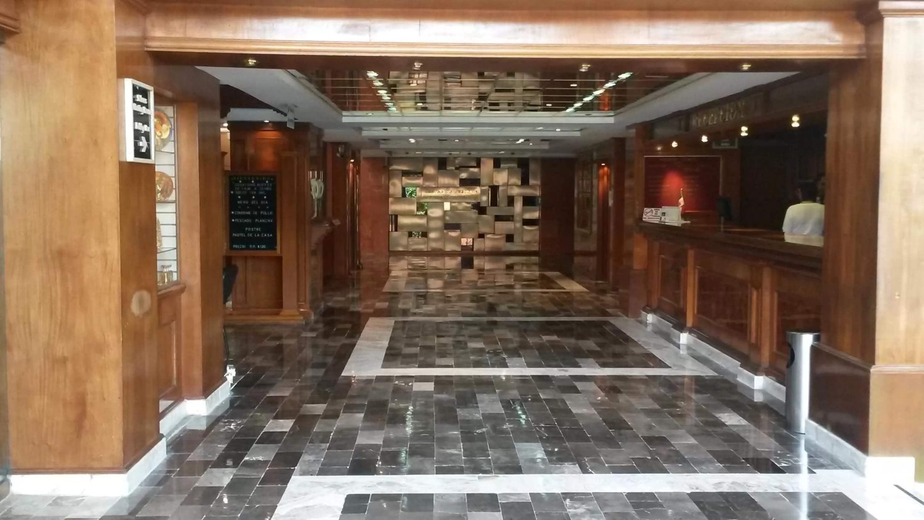 Lobby or reception in Country Plaza