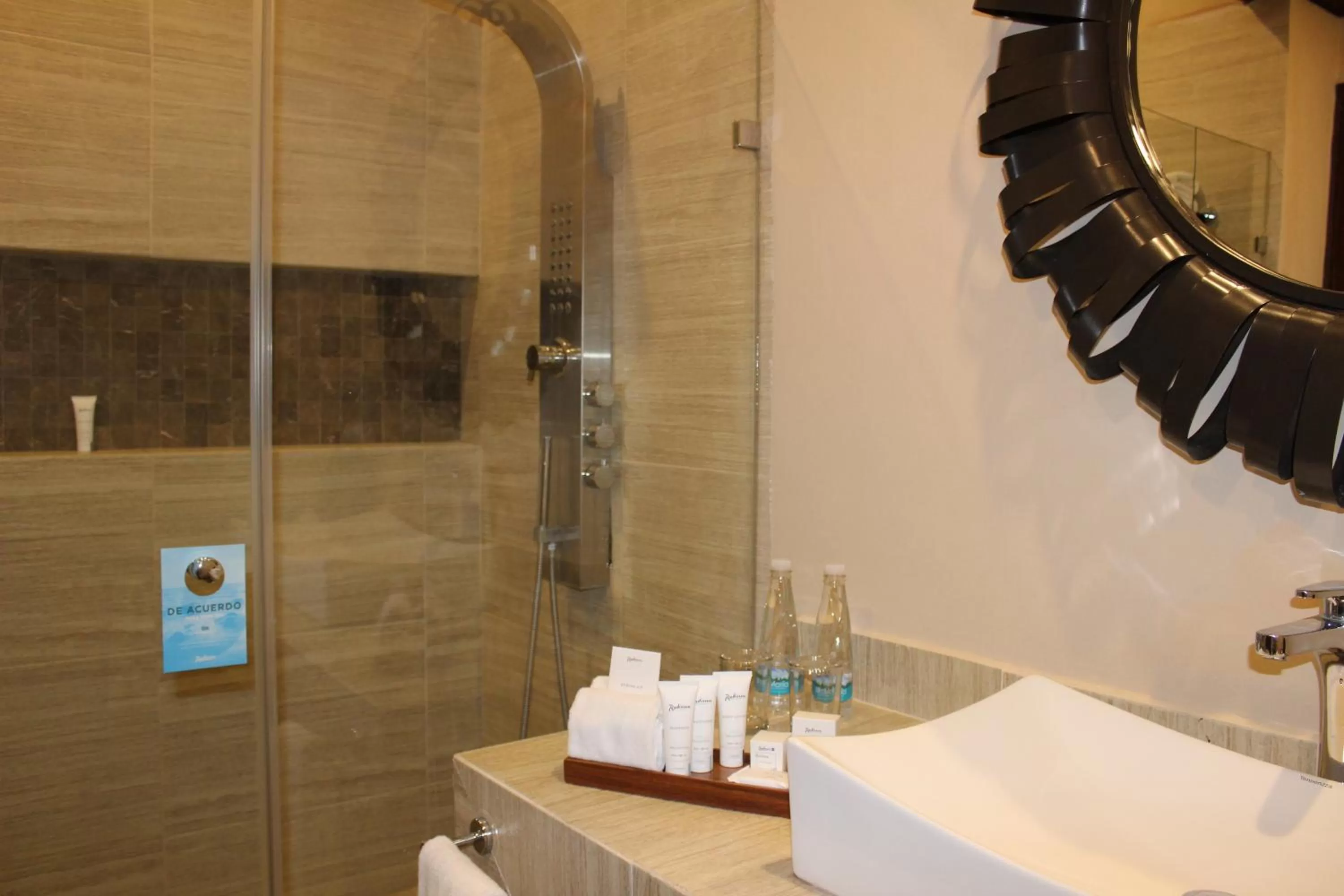 Bathroom in Radisson Hotel Tapatio Guadalajara Aeropuerto