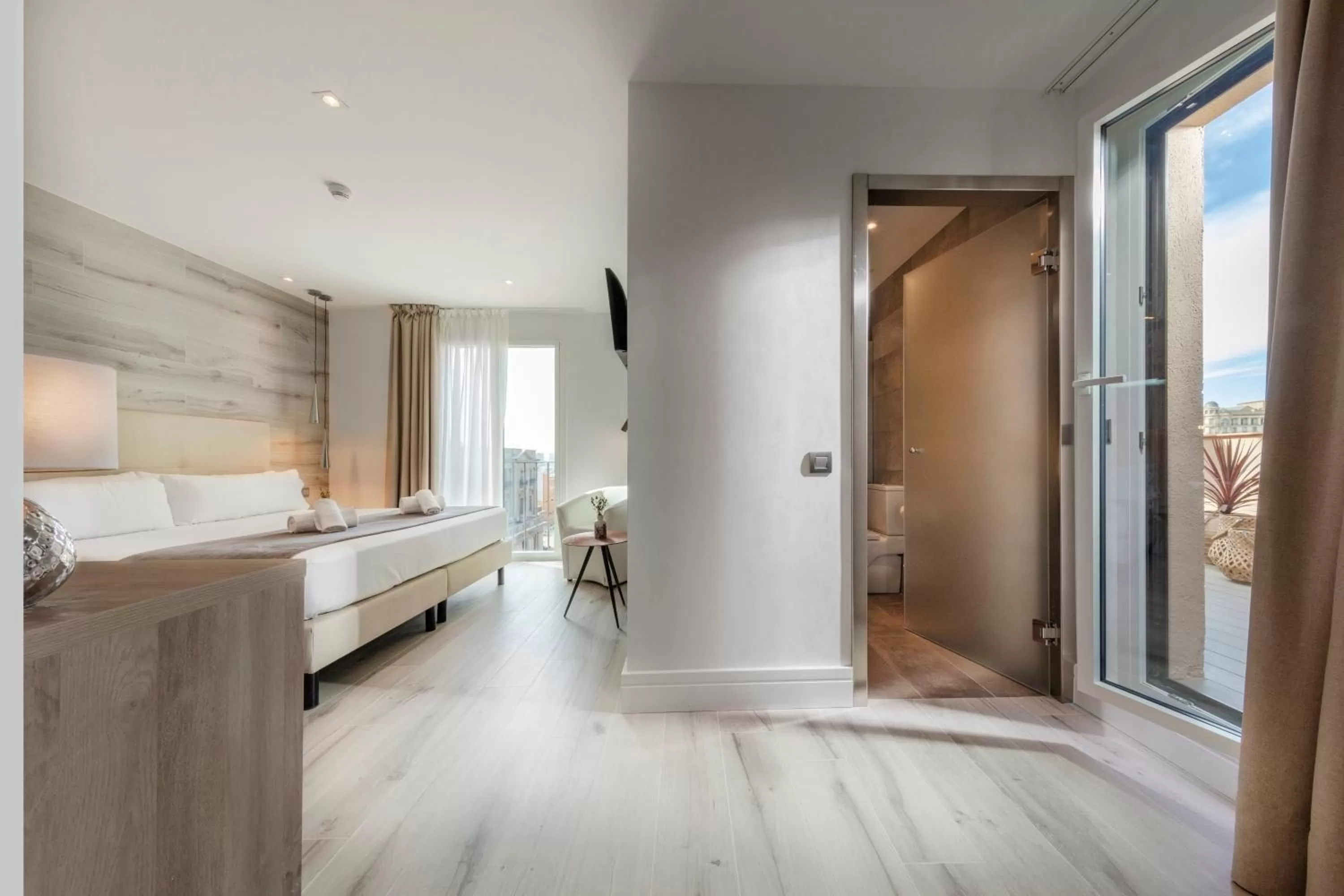 Photo of the whole room, Bed in Hotel Oasis