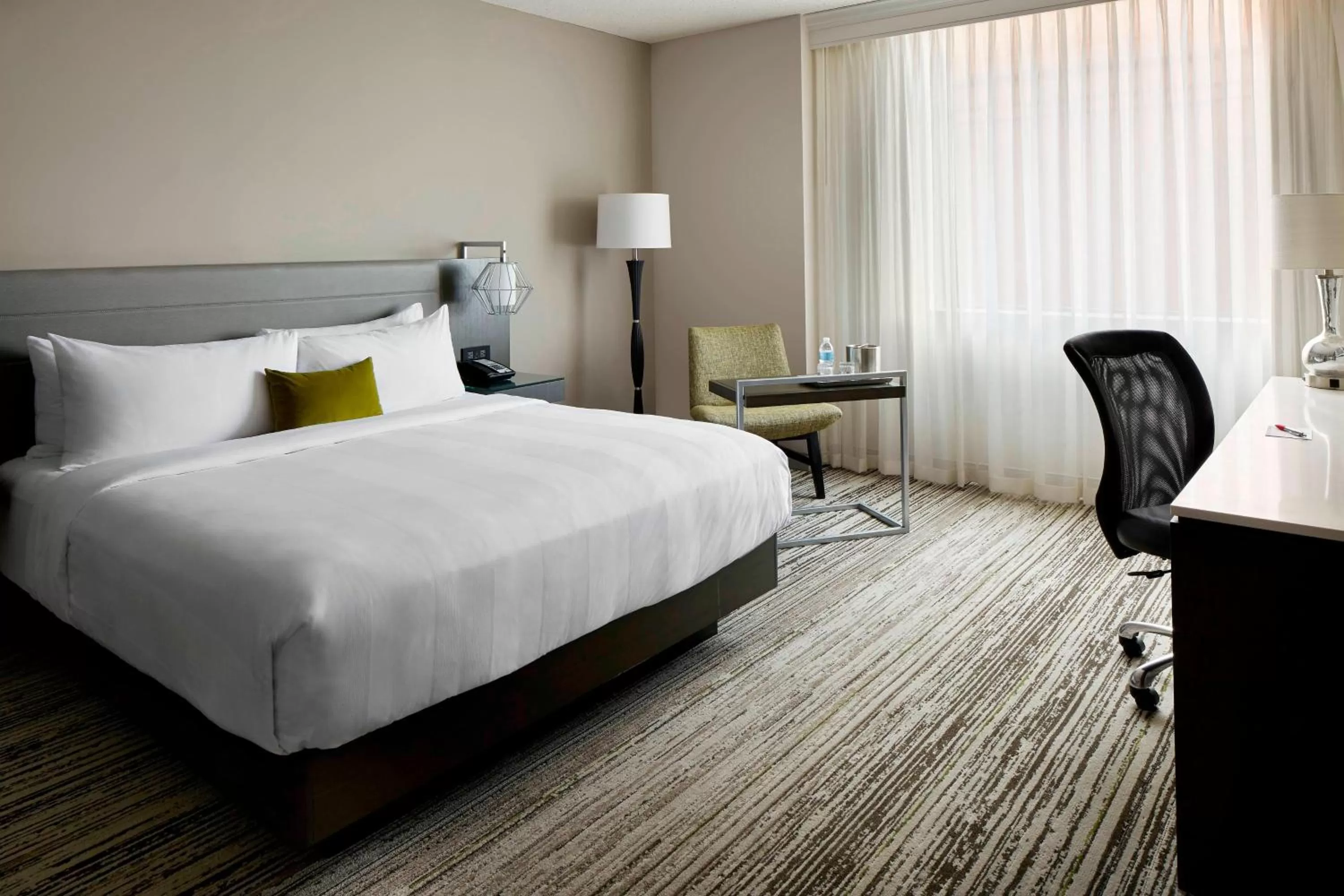 Bedroom, Bed in Marriott Columbus Northwest