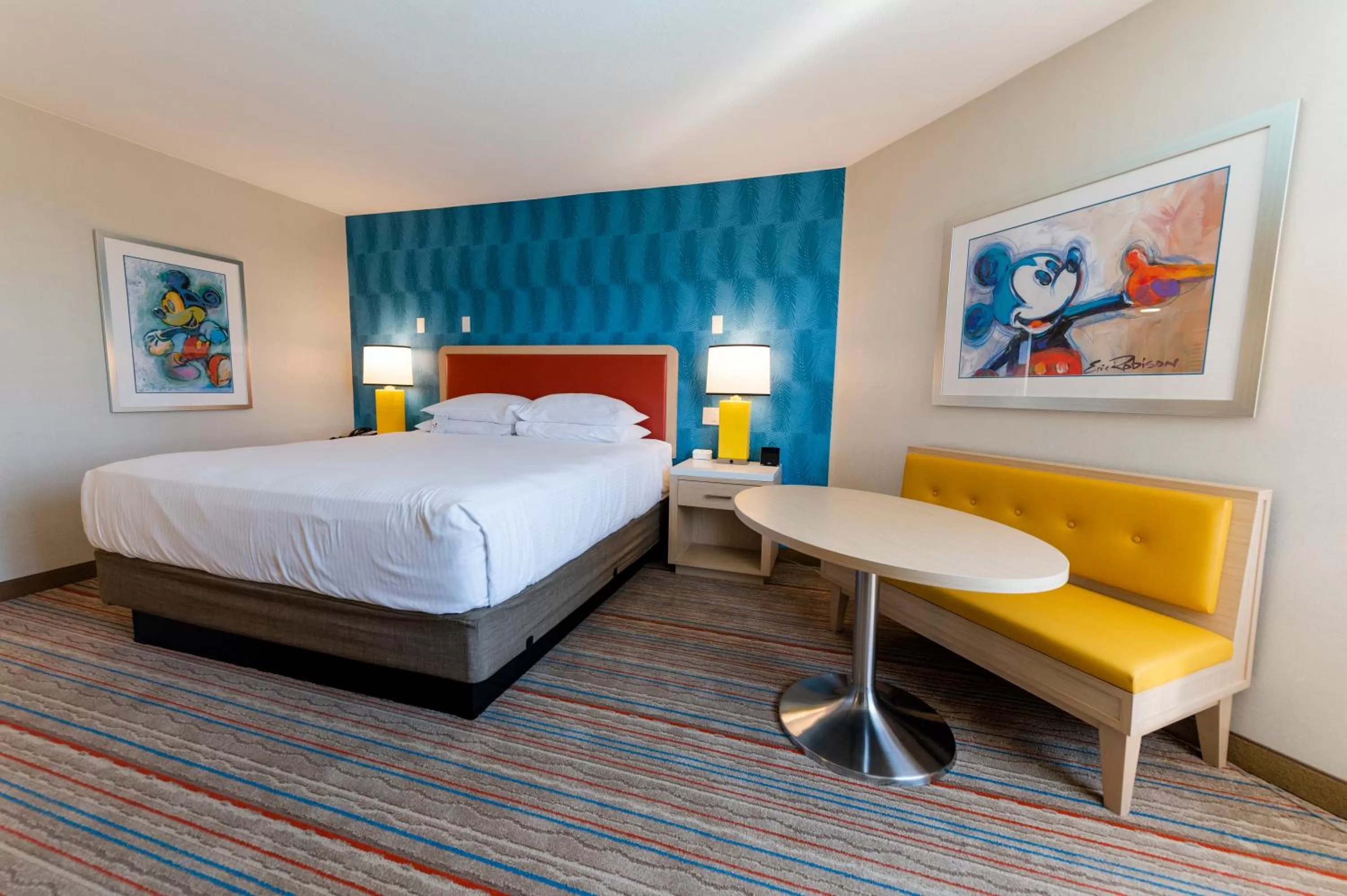 Bed in Howard Johnson by Wyndham Anaheim Hotel & Water Playground