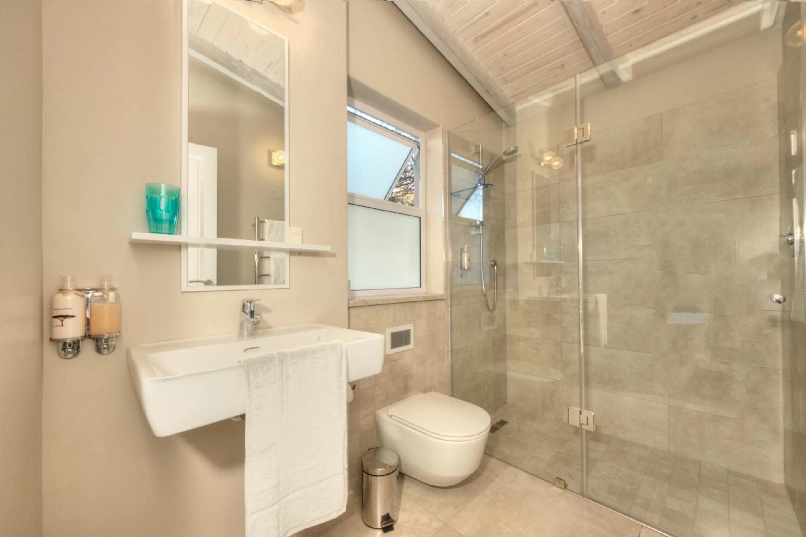 Shower in Amberhall Guesthouse