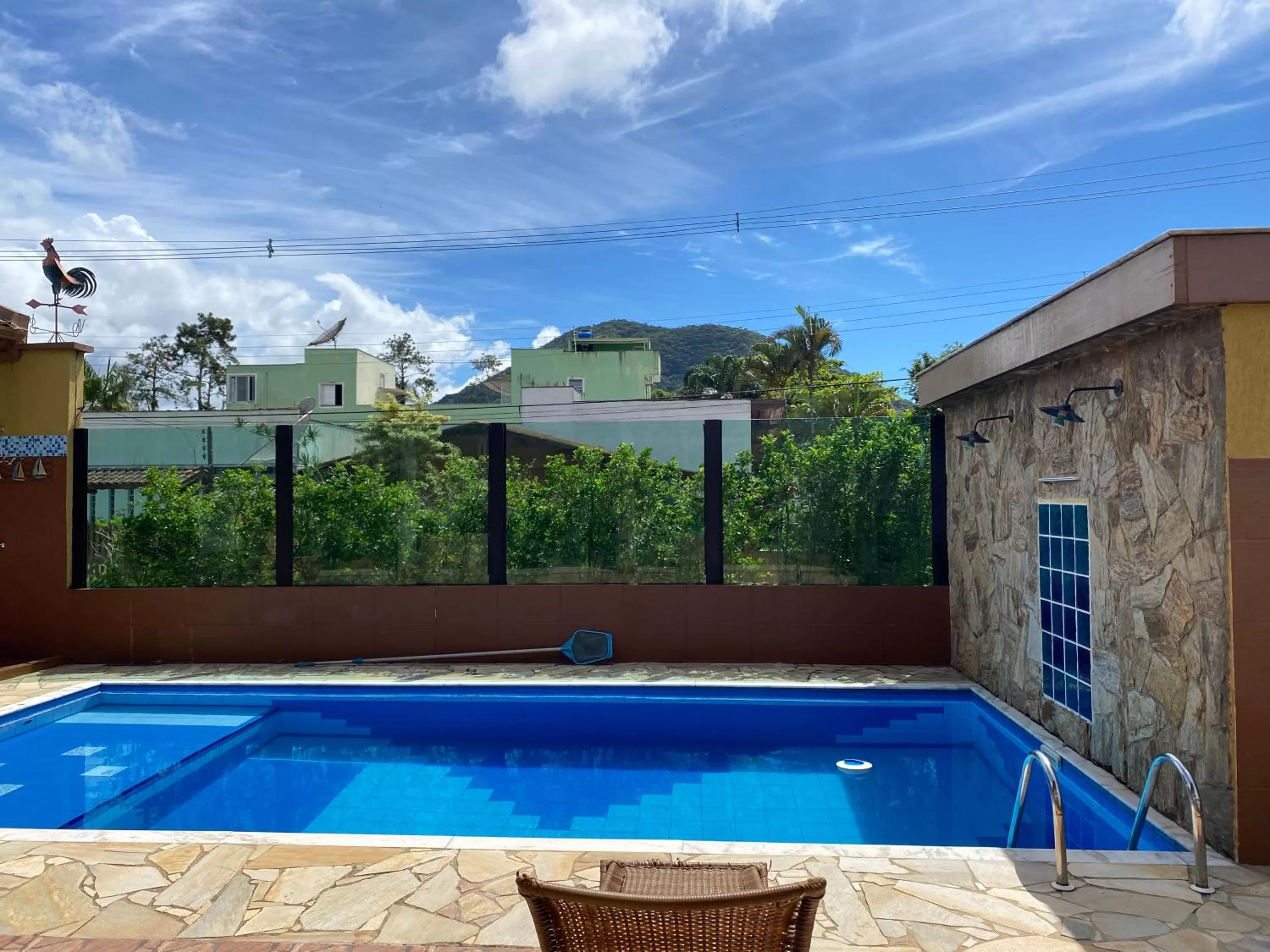 Swimming pool in Pousada Madu