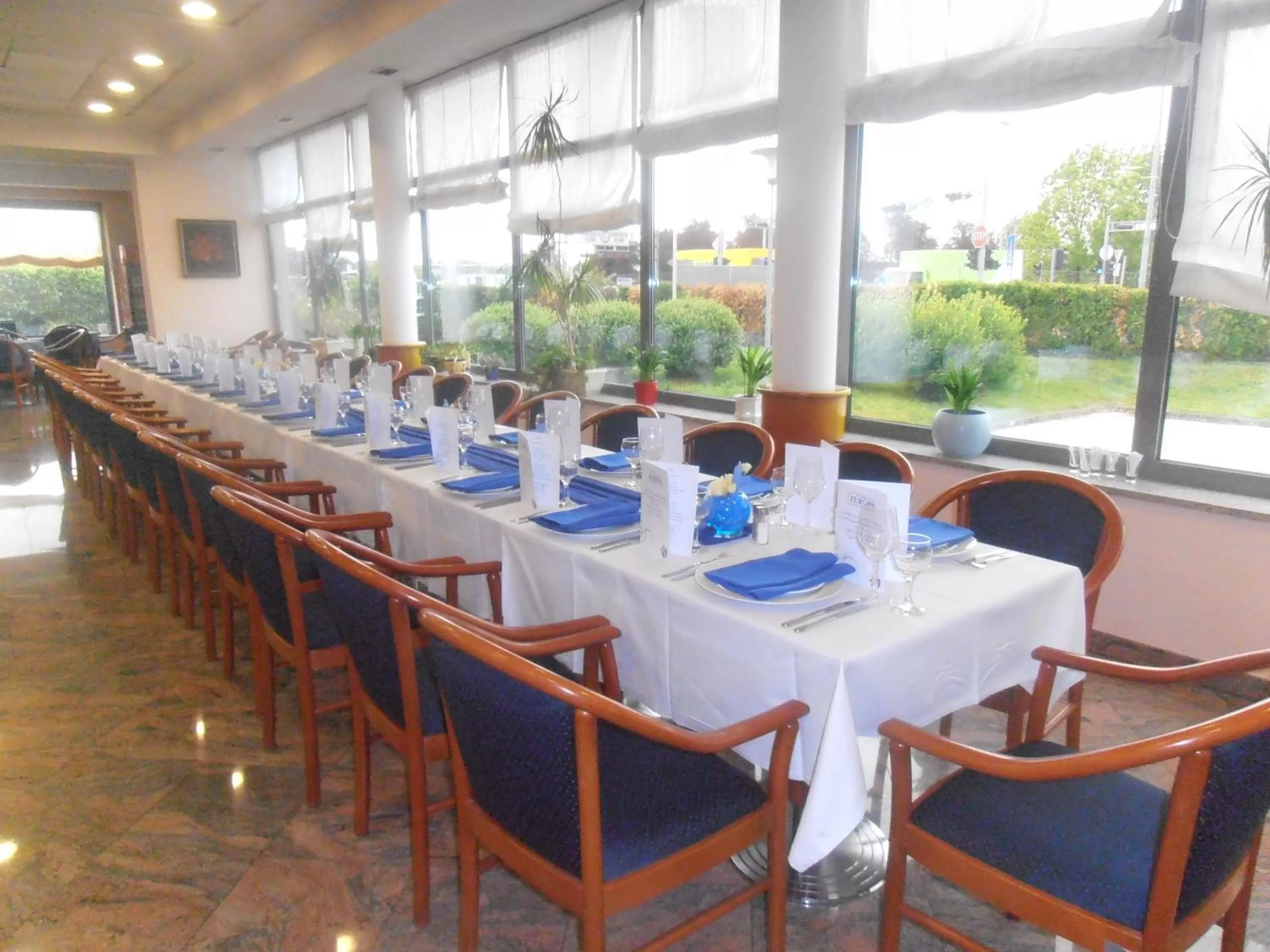 Restaurant/places to eat in Hotel Europa