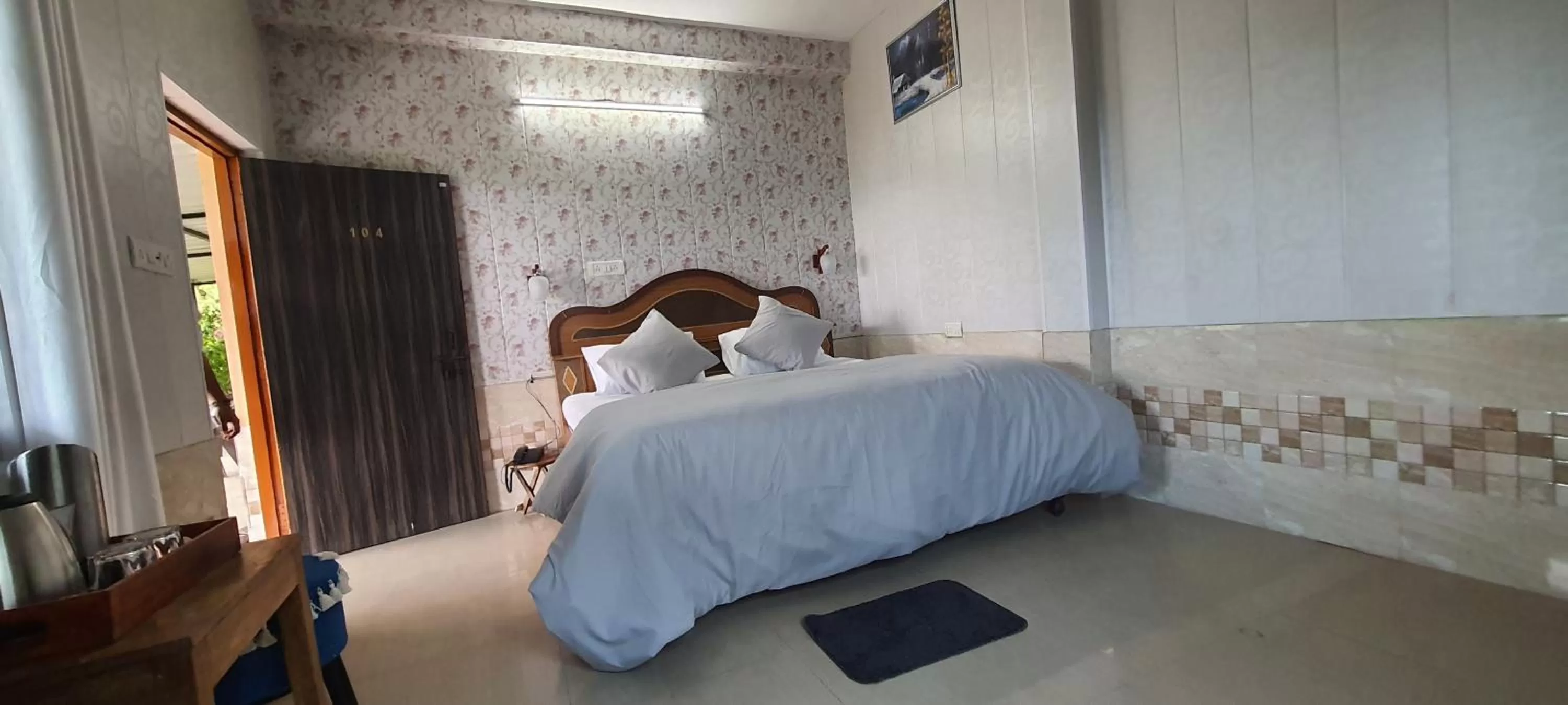 Bedroom in Karthik Resorts, Jeolikote Nainital