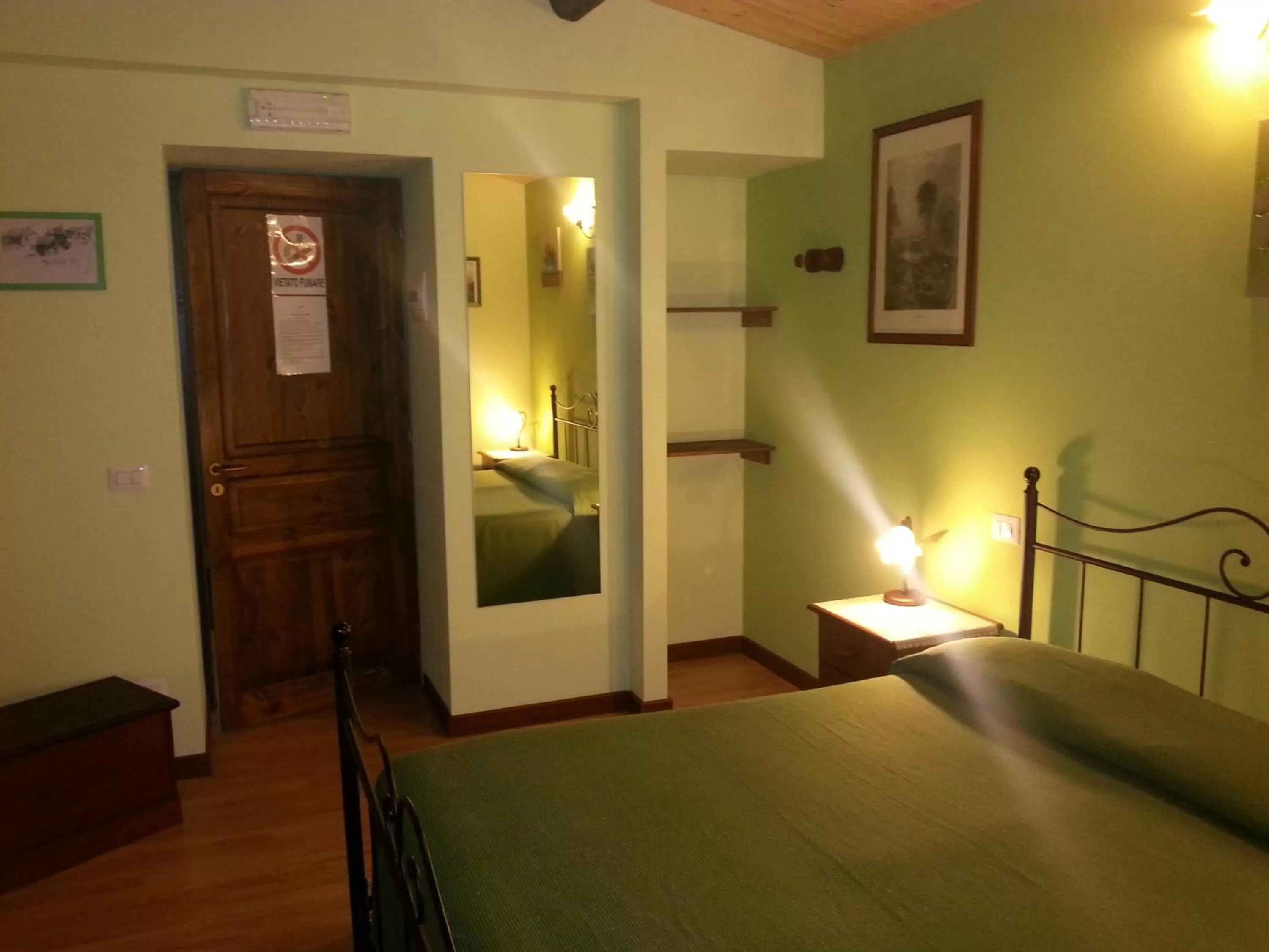 Bedroom, Bed in Etma