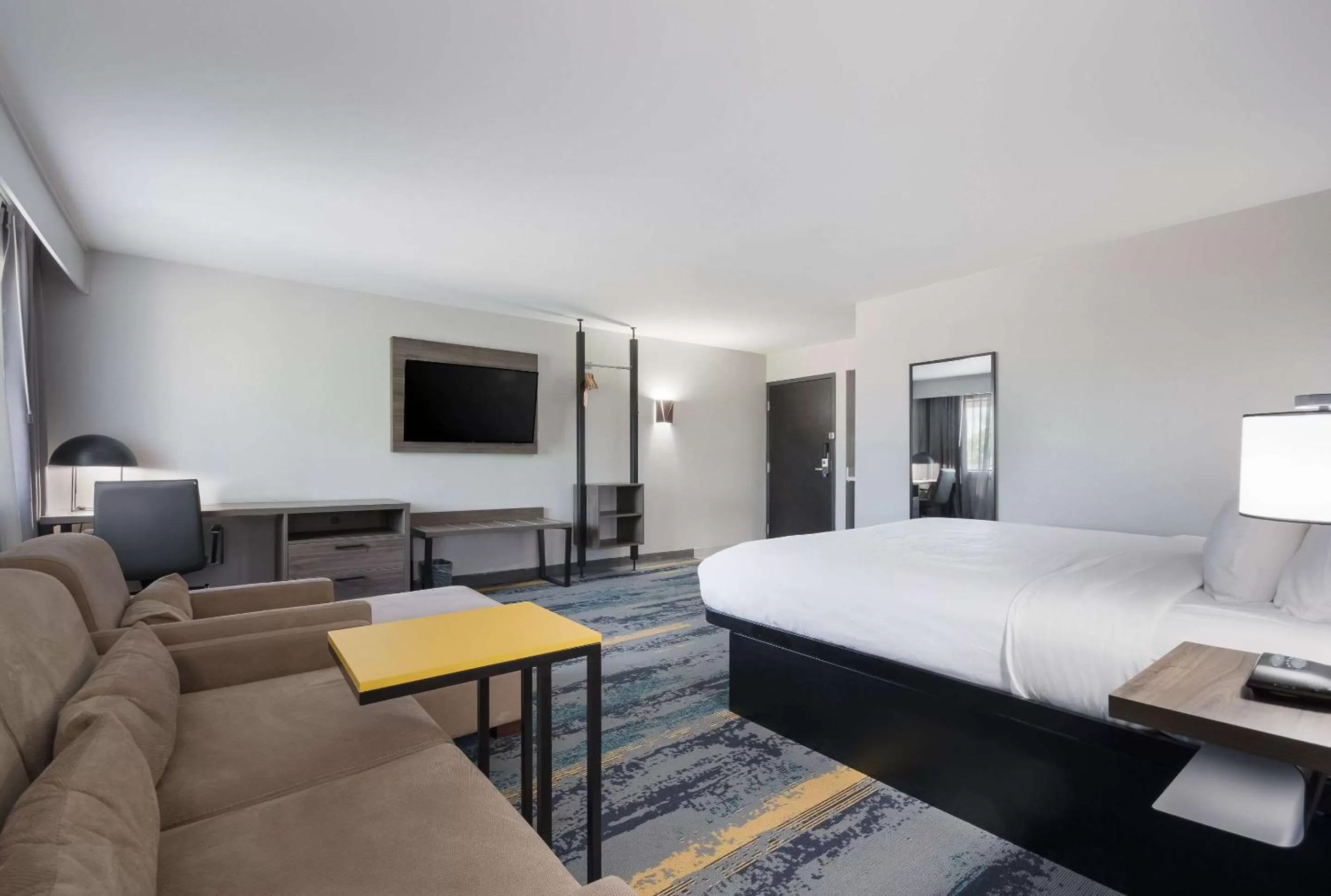 Bedroom in Clarion Pointe OKC Airport