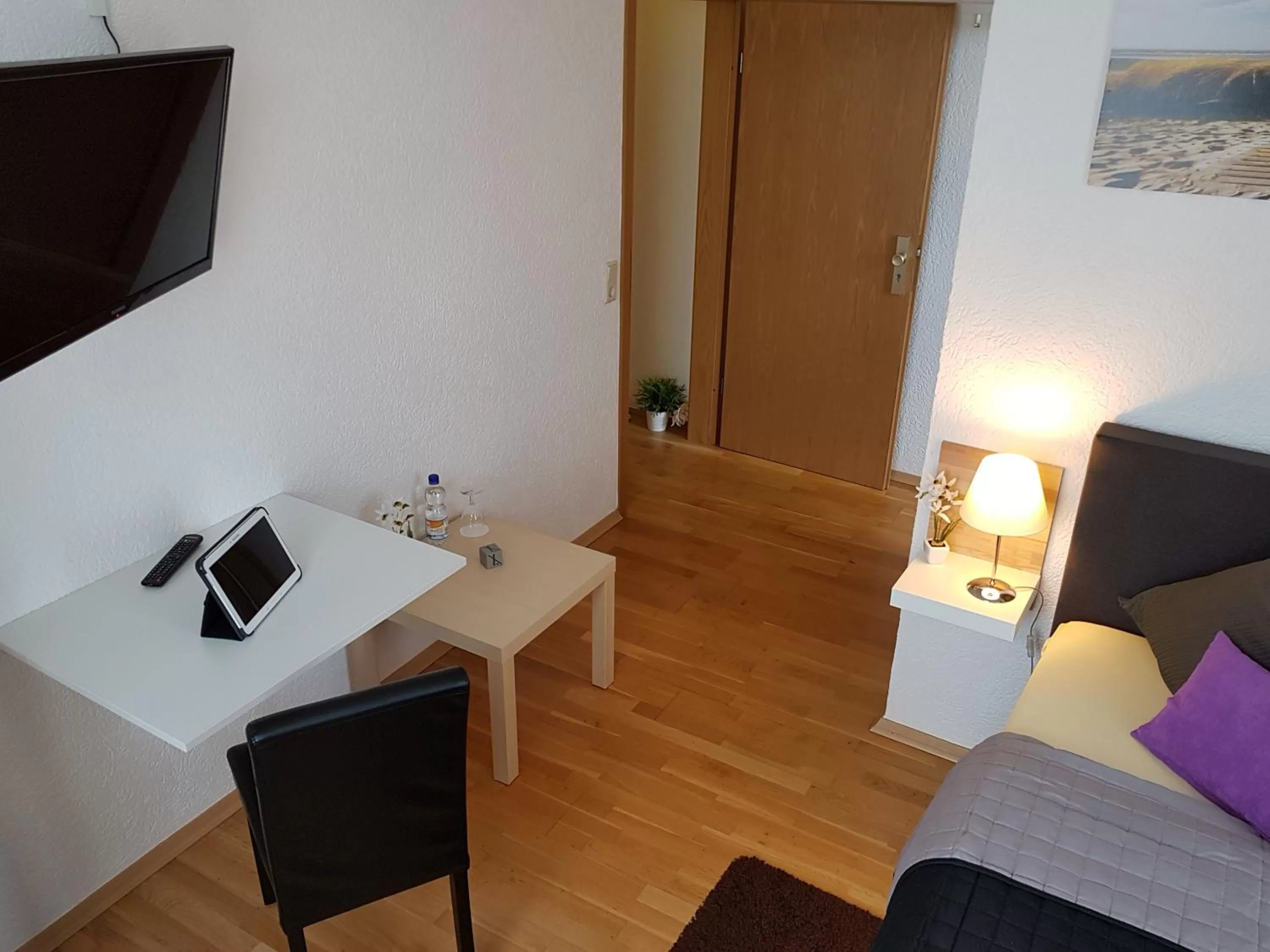 Photo of the whole room in Hotel Exquisite