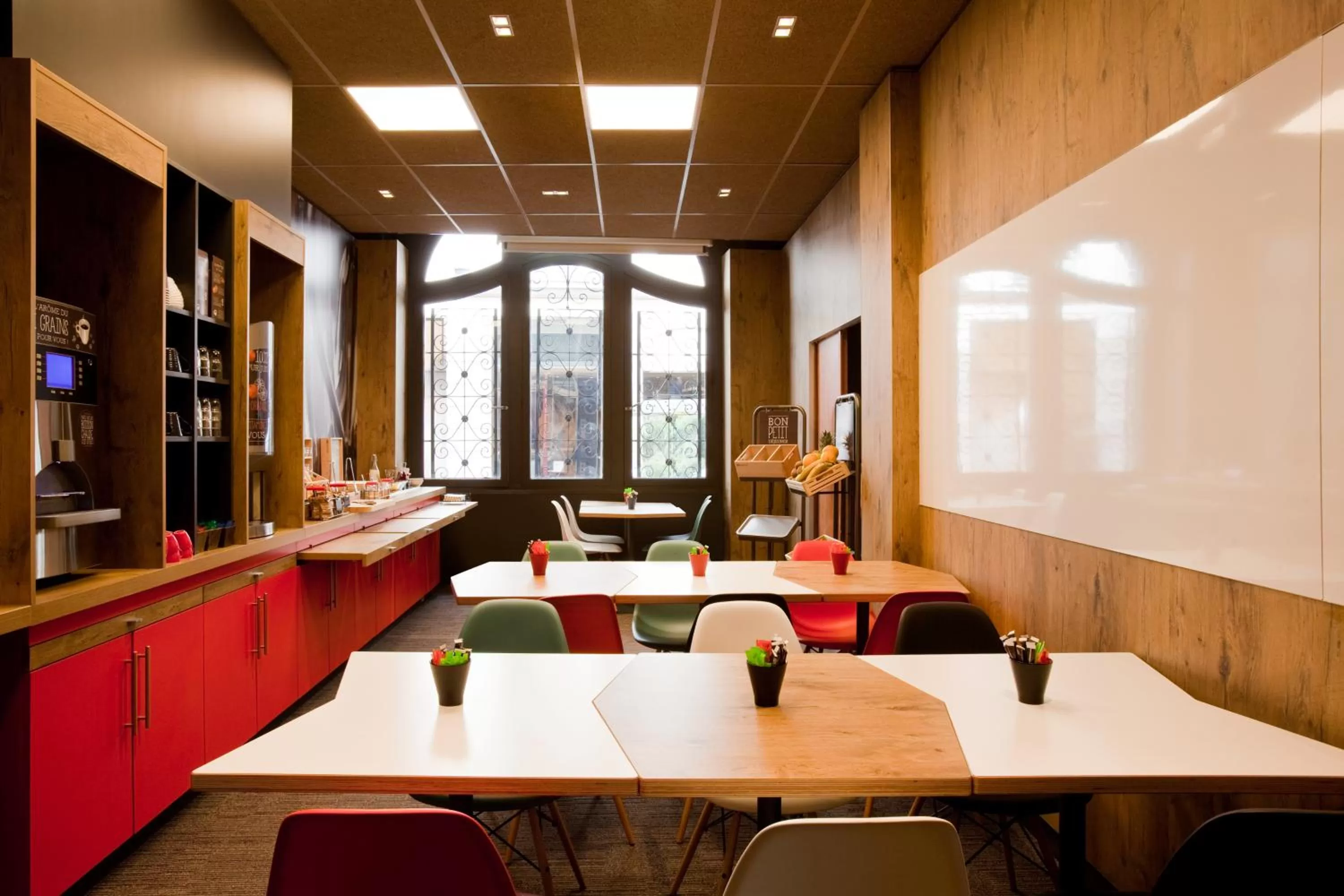 Dining area in ibis Paris Gare De L Est 10ème