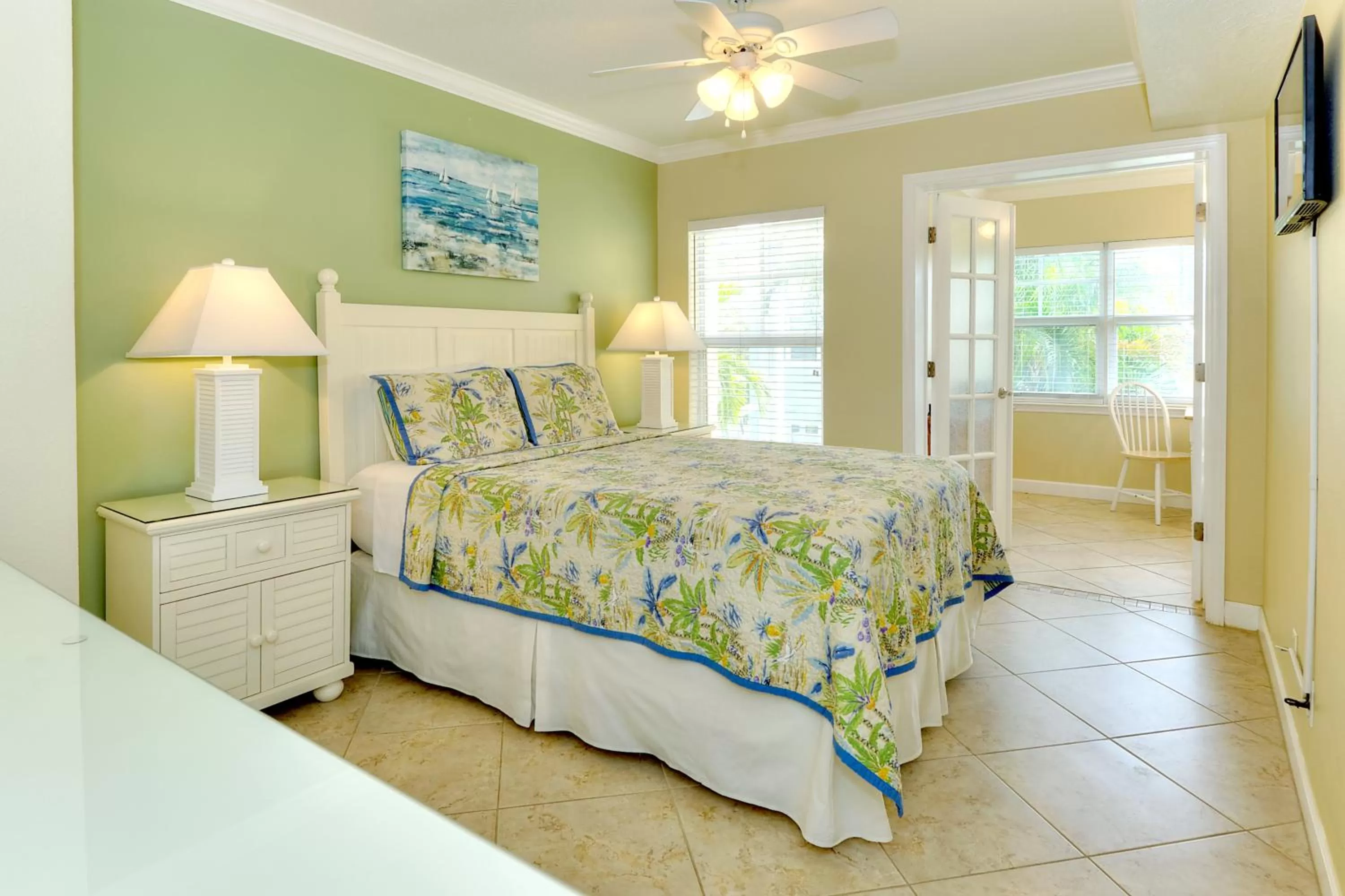 Bedroom, Bed in Barefoot Beach Resort