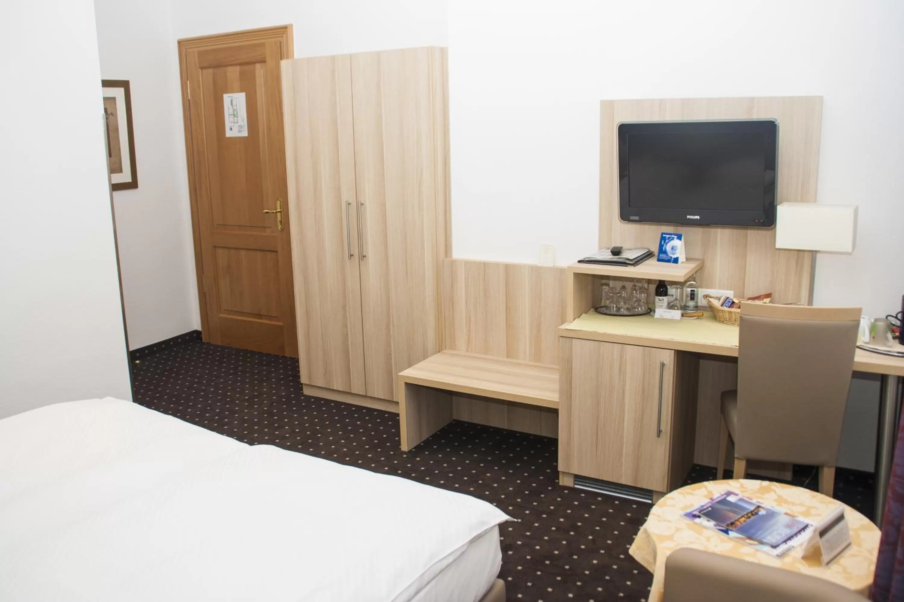 Photo of the whole room, Bed in Hotel Haus Berlin