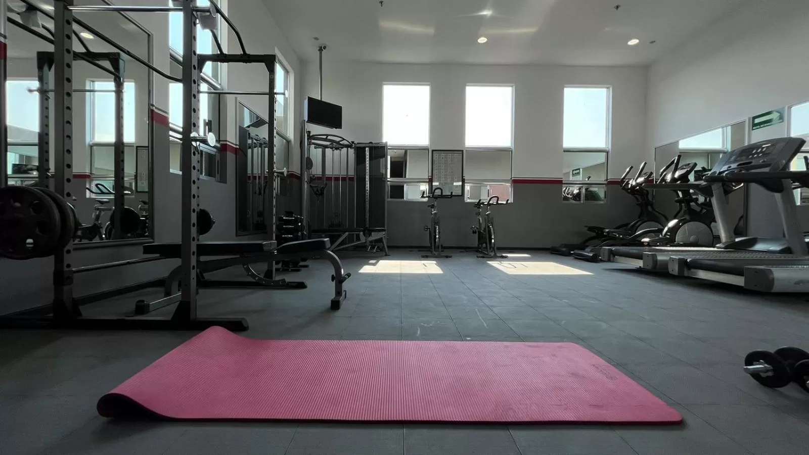 Fitness centre/facilities in Ramada by Wyndham Mexico City Santa Fe