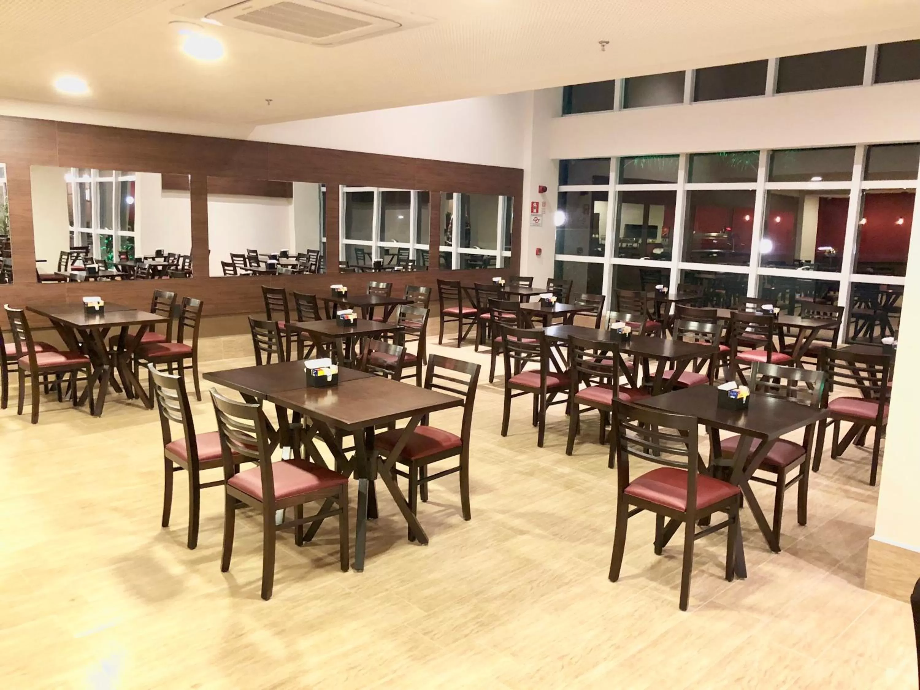 Restaurant/places to eat in Lummina Mogi