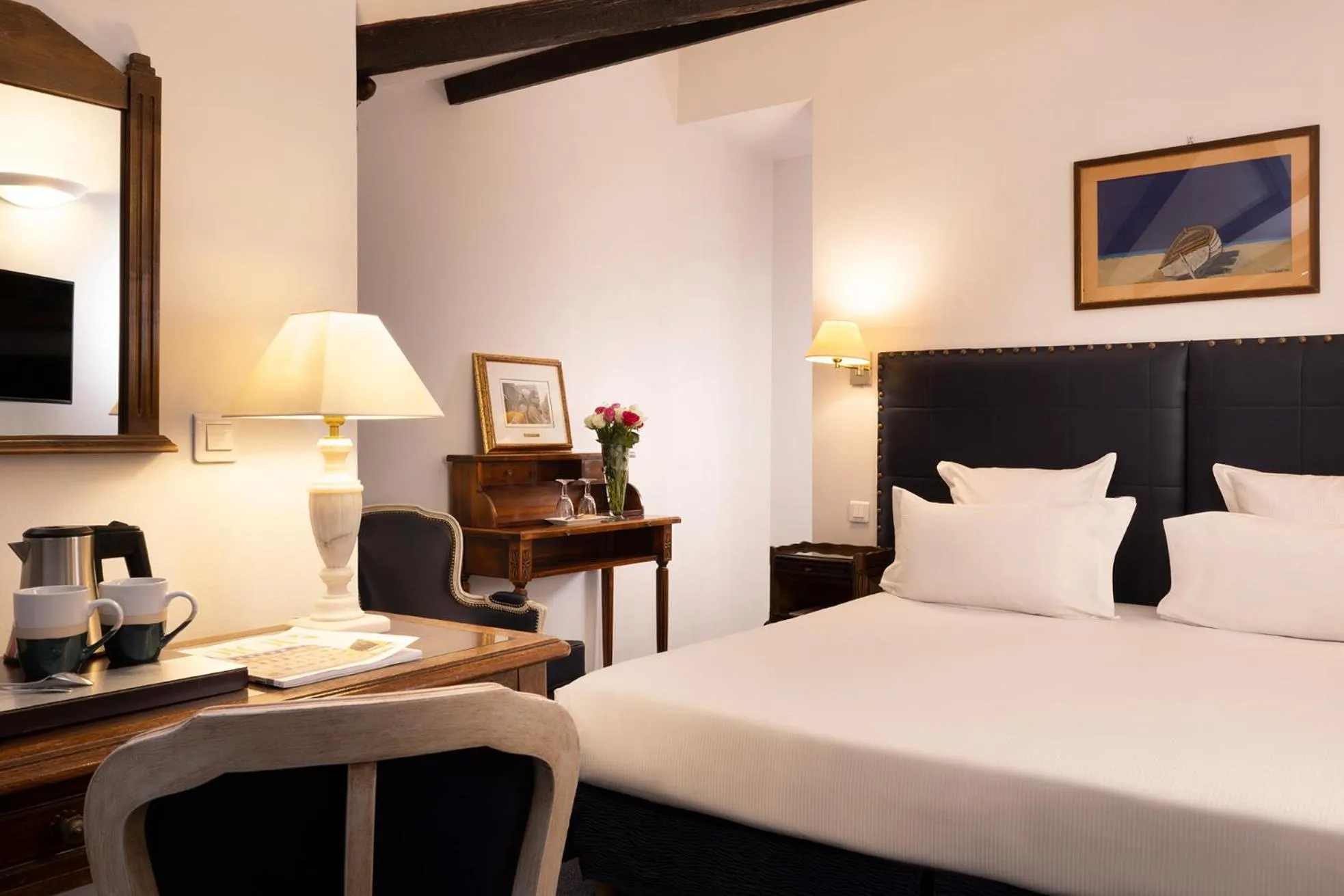 Bed in Relais Hôtel du Vieux Paris