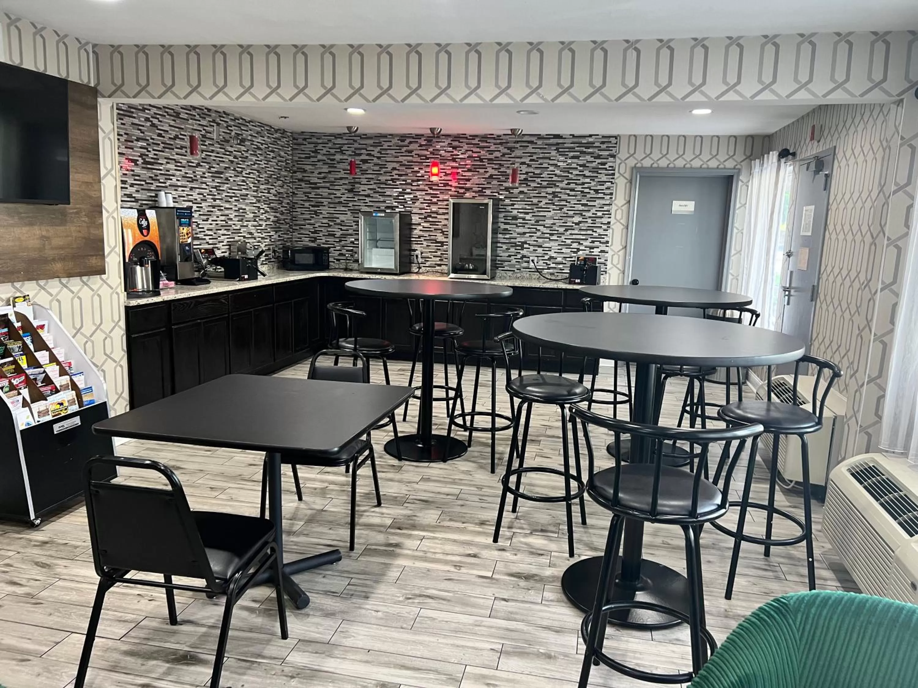 Breakfast in Clarion Pointe - Greensboro Coliseum Area