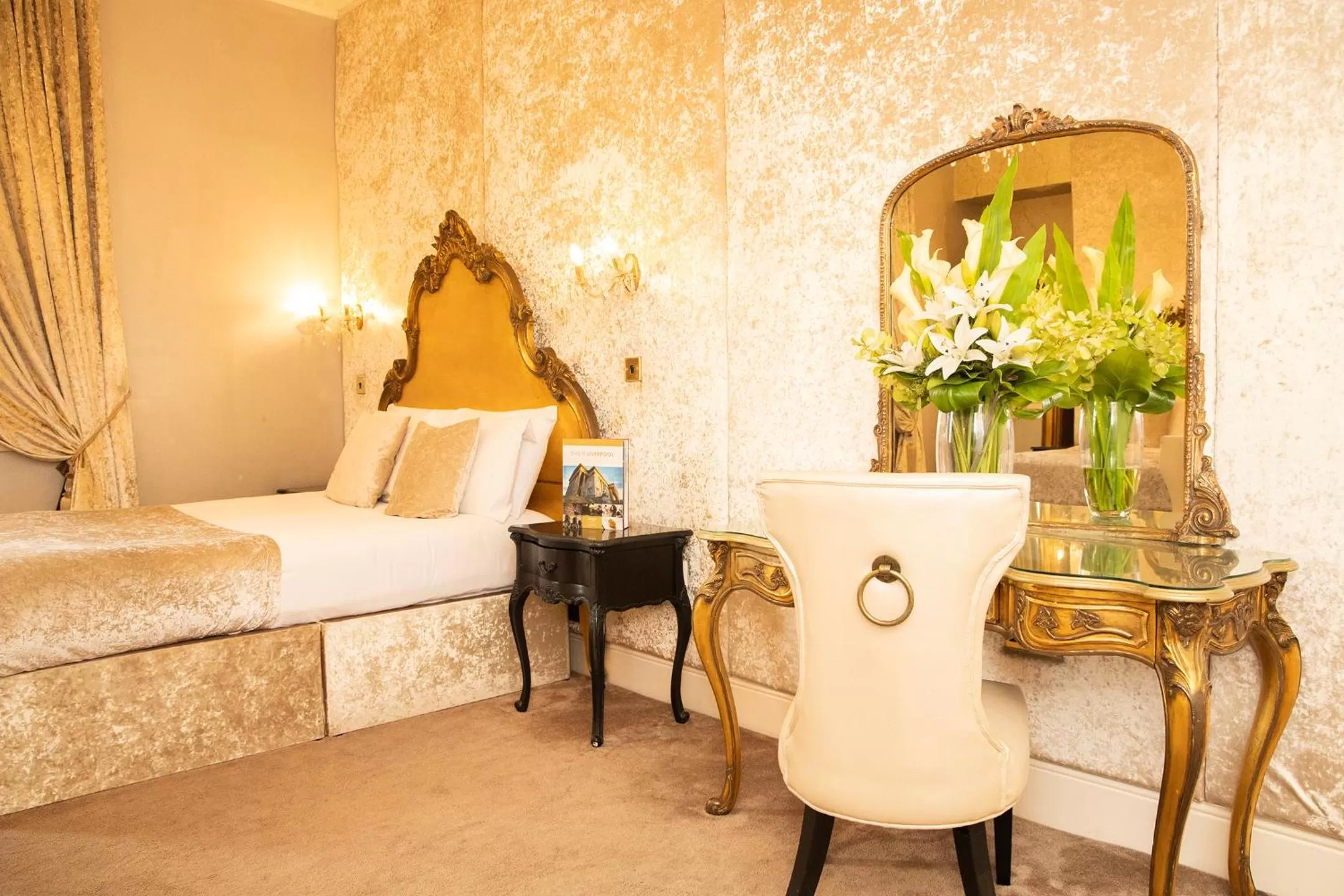 Bedroom in 30 James Street