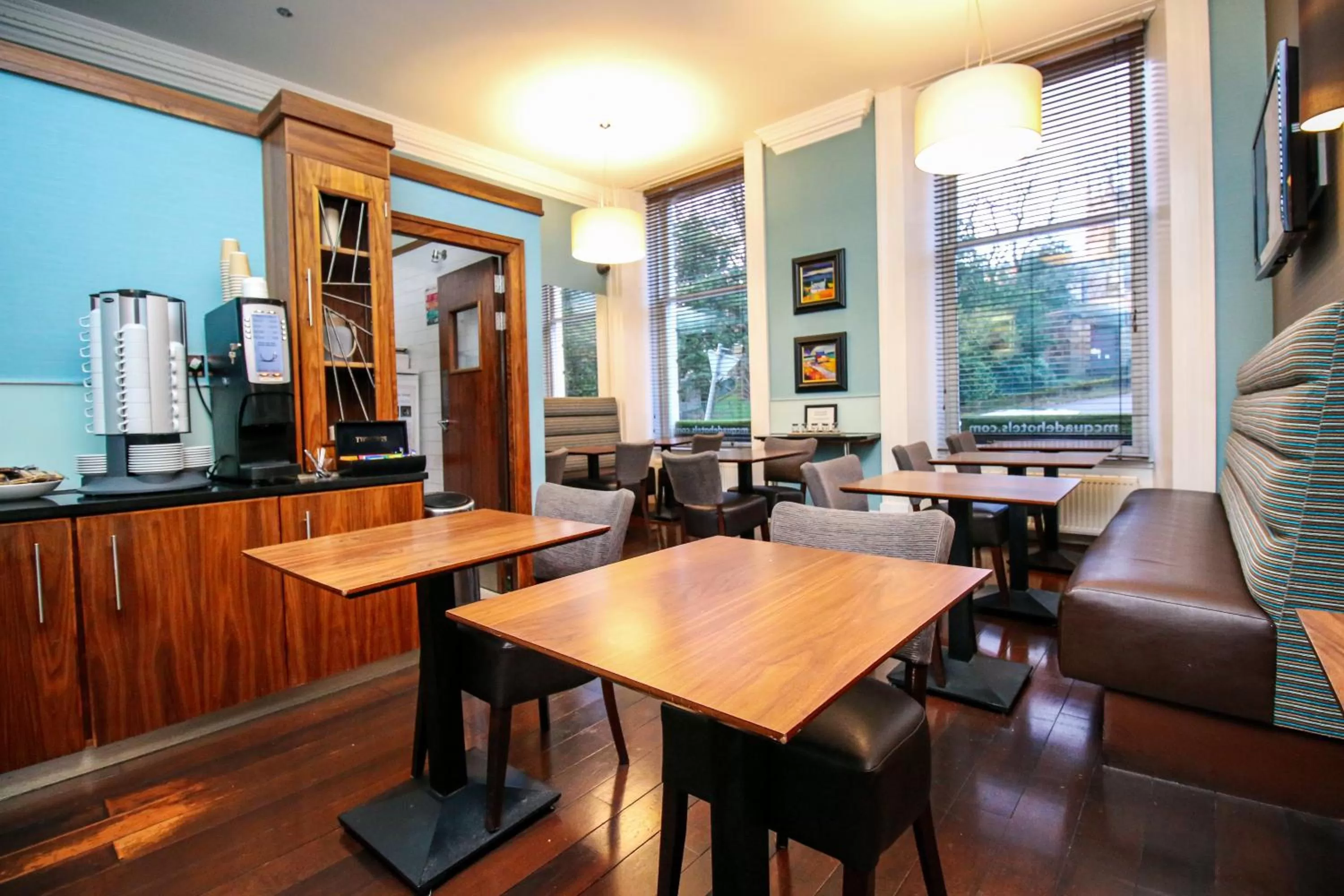 Continental breakfast, Restaurant/Places to Eat in Acorn Hotel