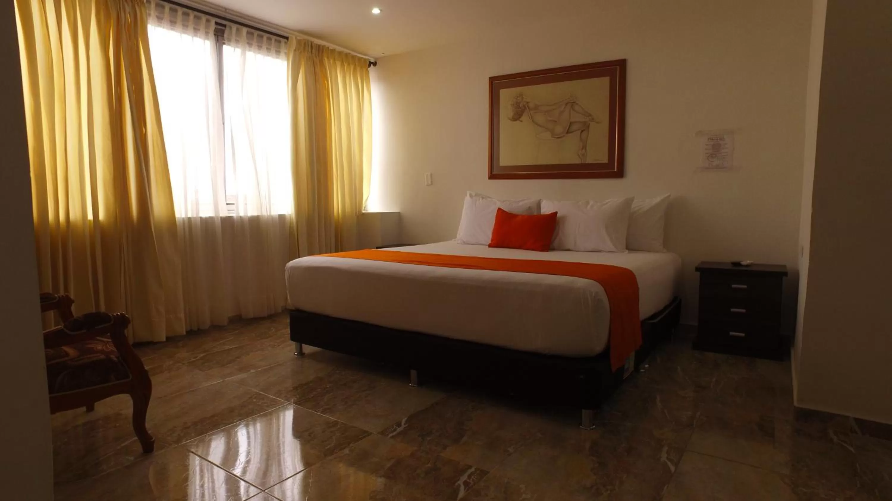 Bedroom, Bed in Hotel Cafe Plaza