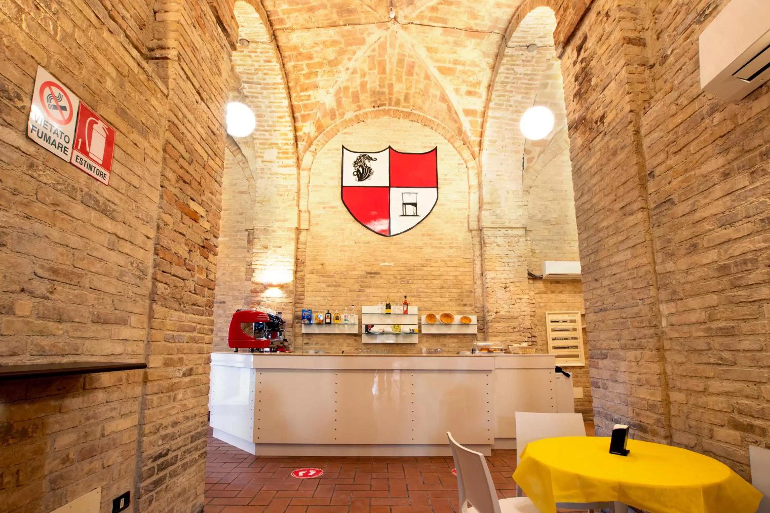 Continental breakfast, Kitchen/Kitchenette in MA Hotel