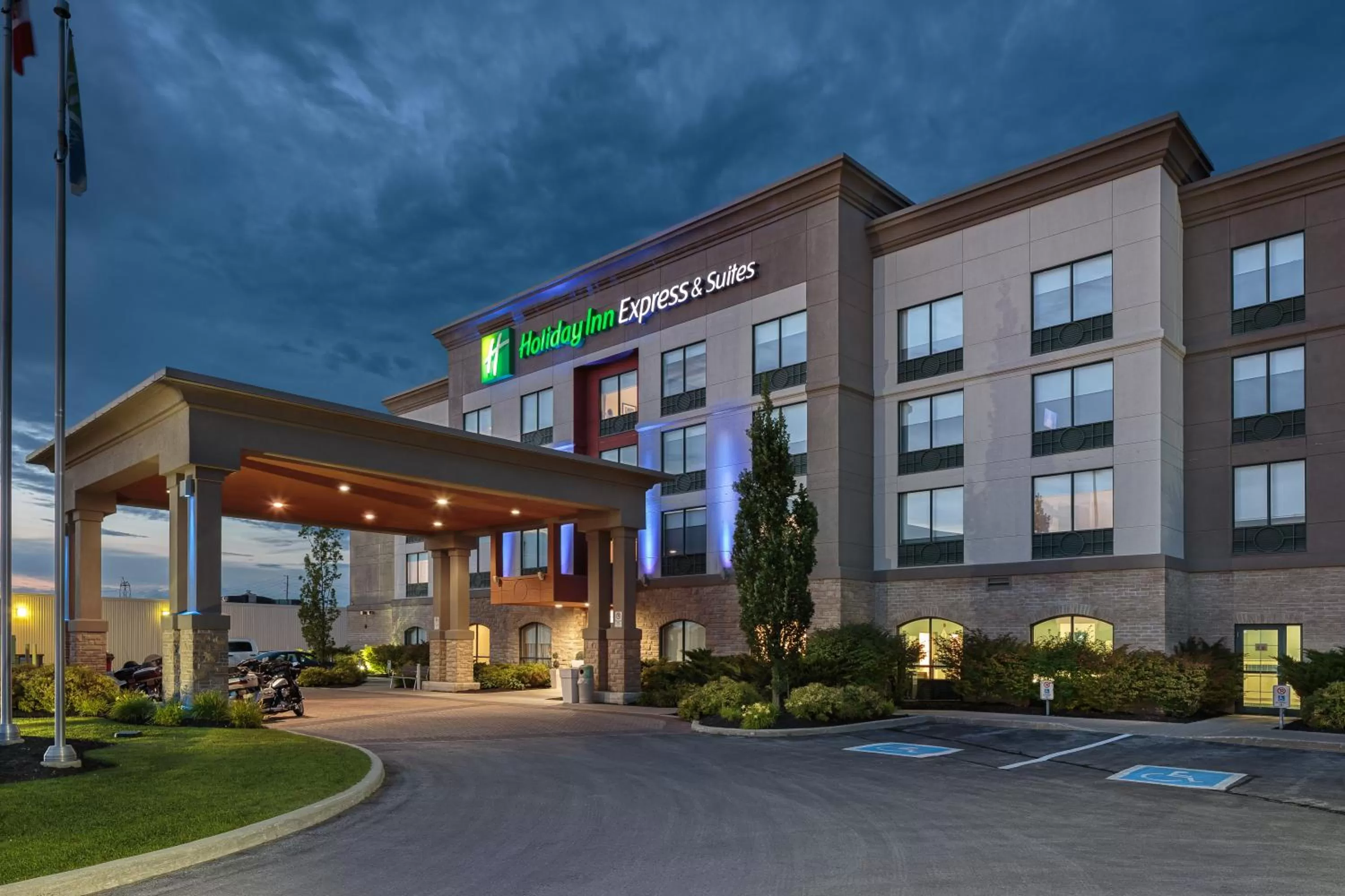 Facade/entrance in Holiday Inn Express & Suites - Belleville by IHG