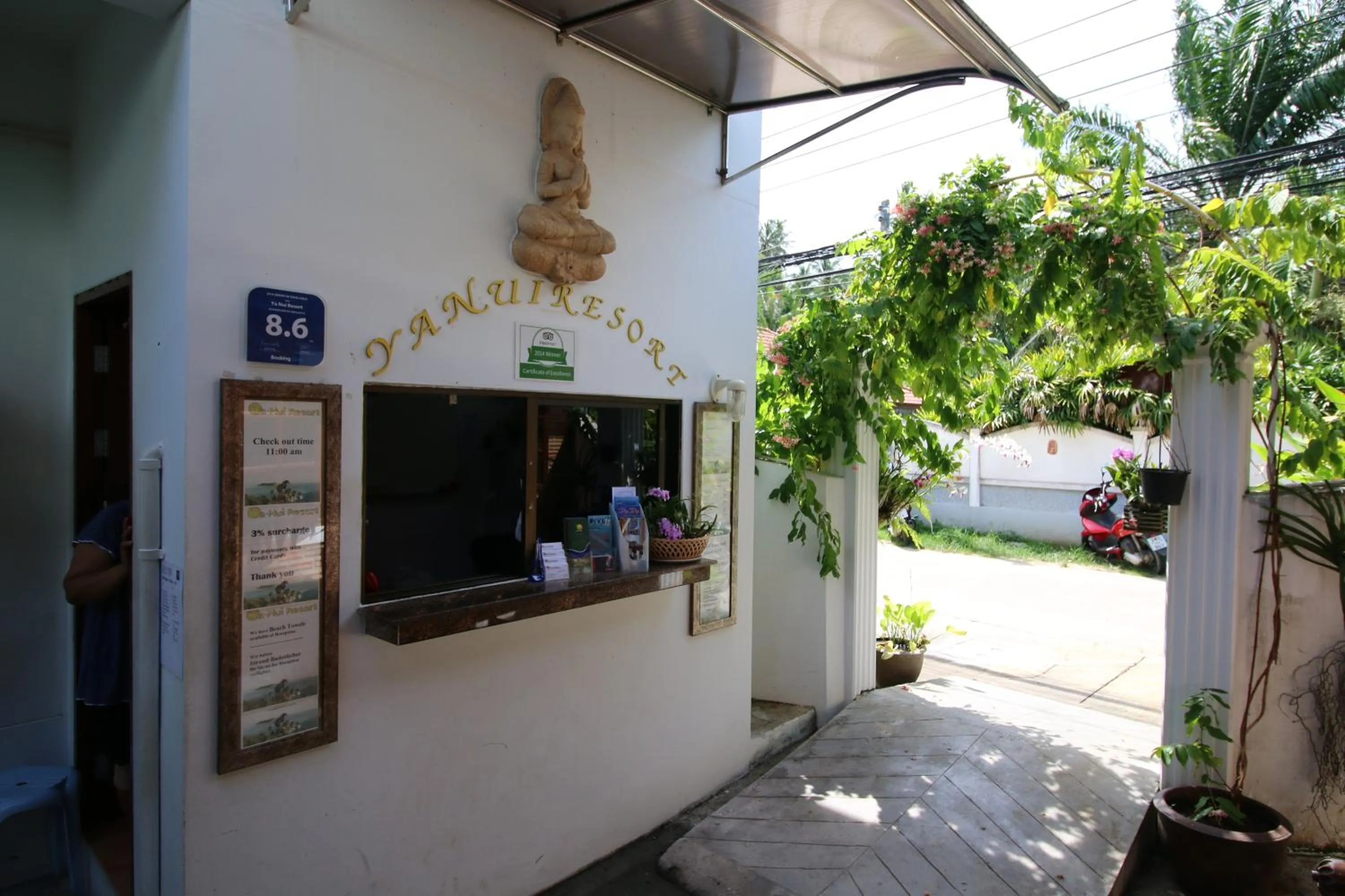 Lobby or reception in Ya Nui Resort - SHA EXTRA Plus