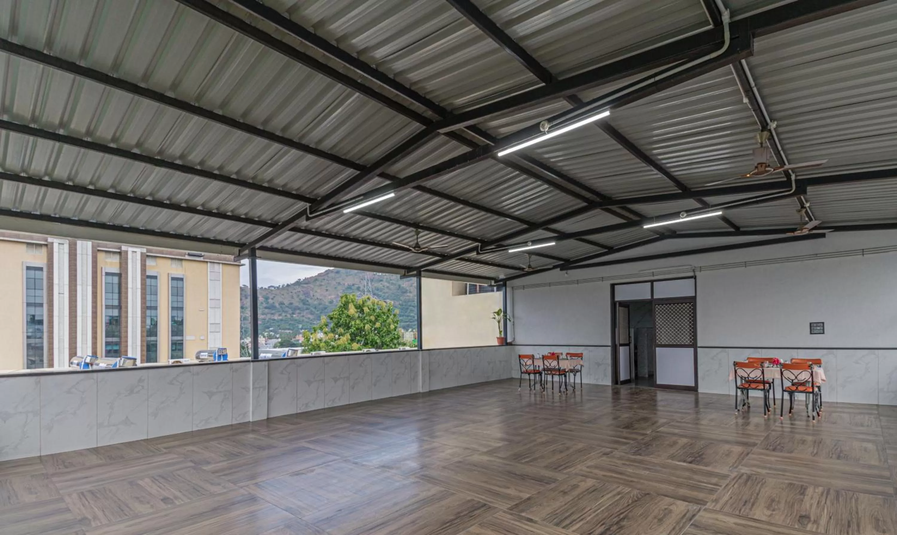 Restaurant/places to eat in Treebo Pranav Park