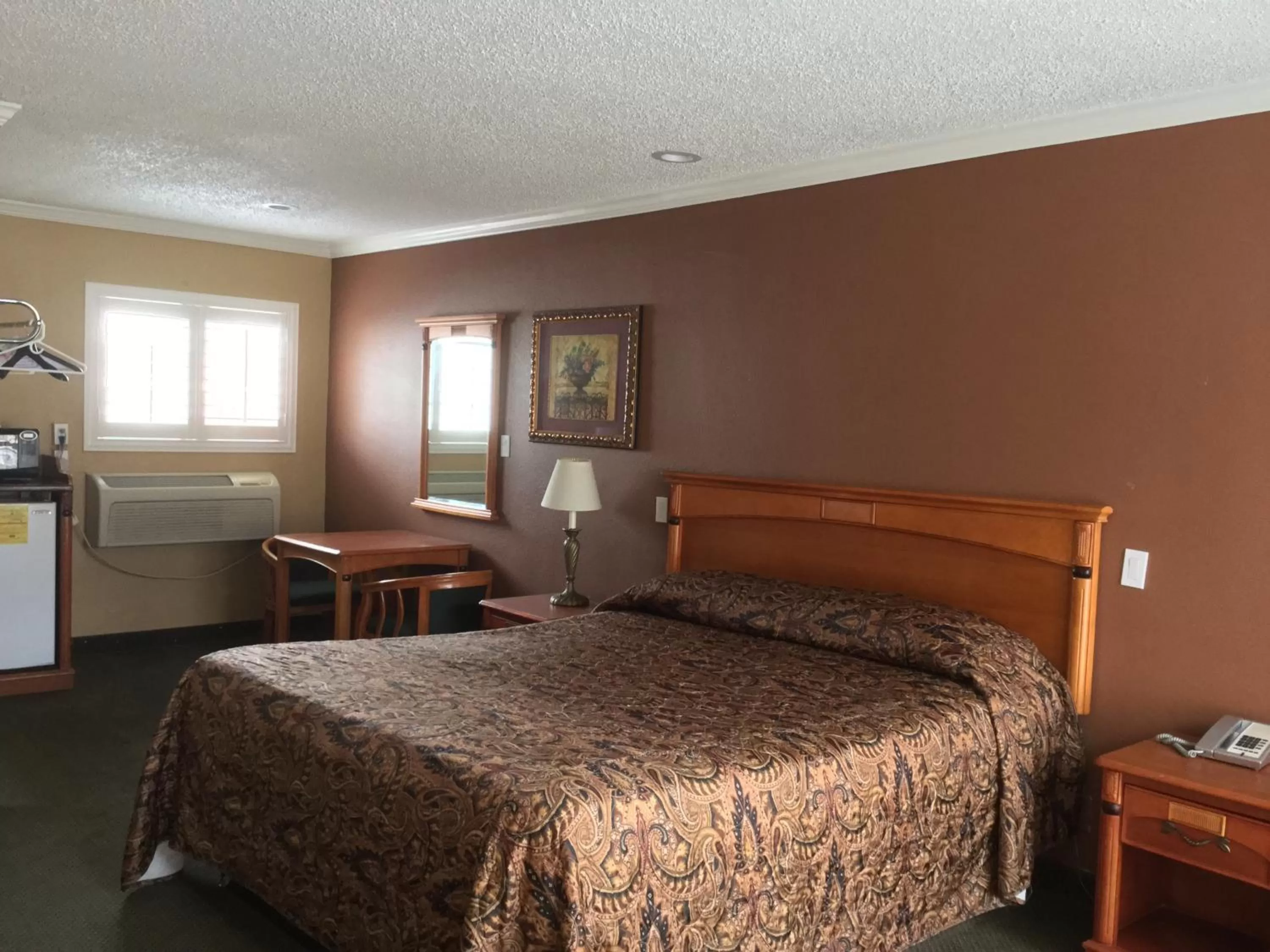 Bed in Bevonshire Lodge Motel