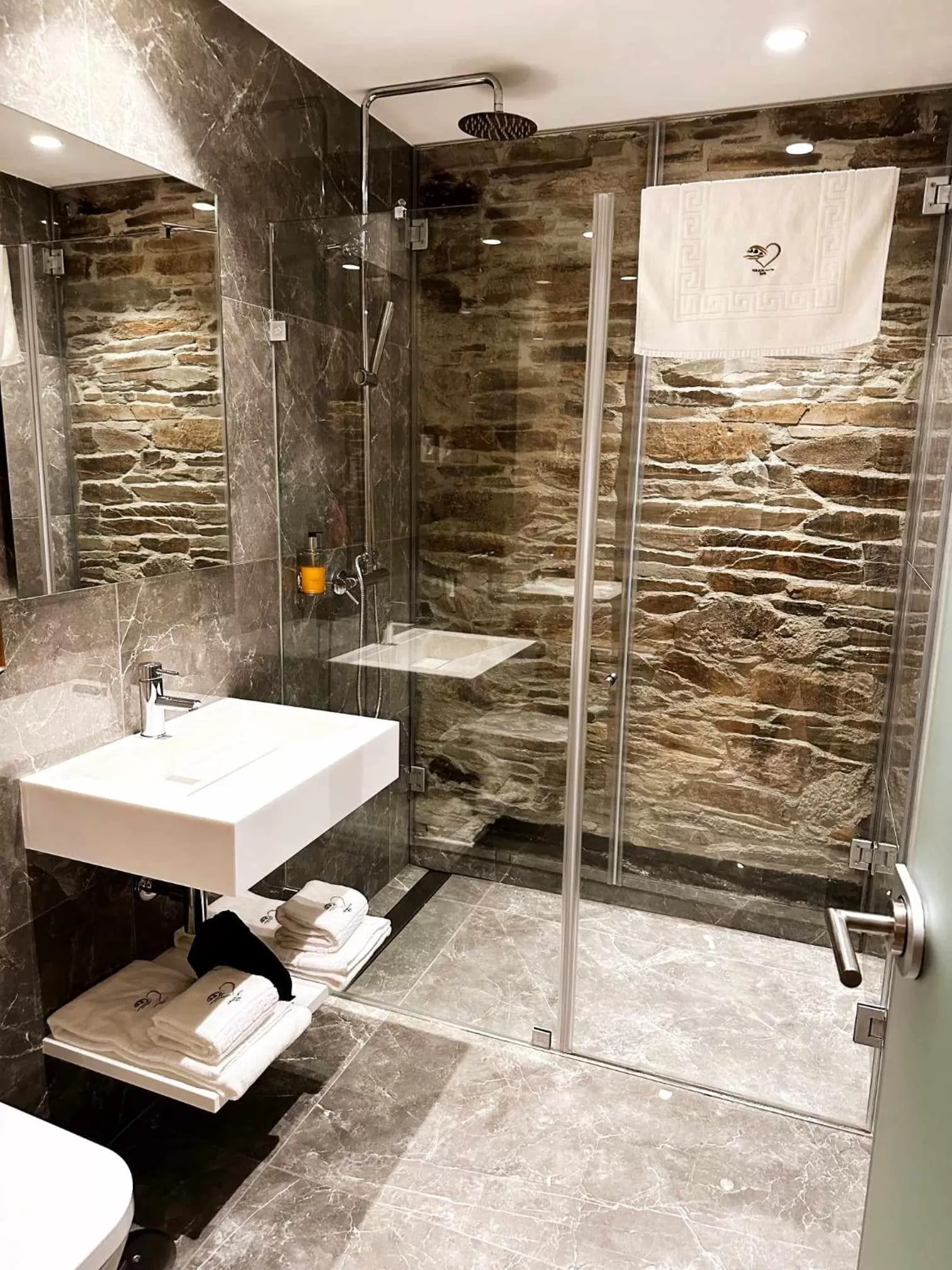 Shower in Coração do Tua Hotel