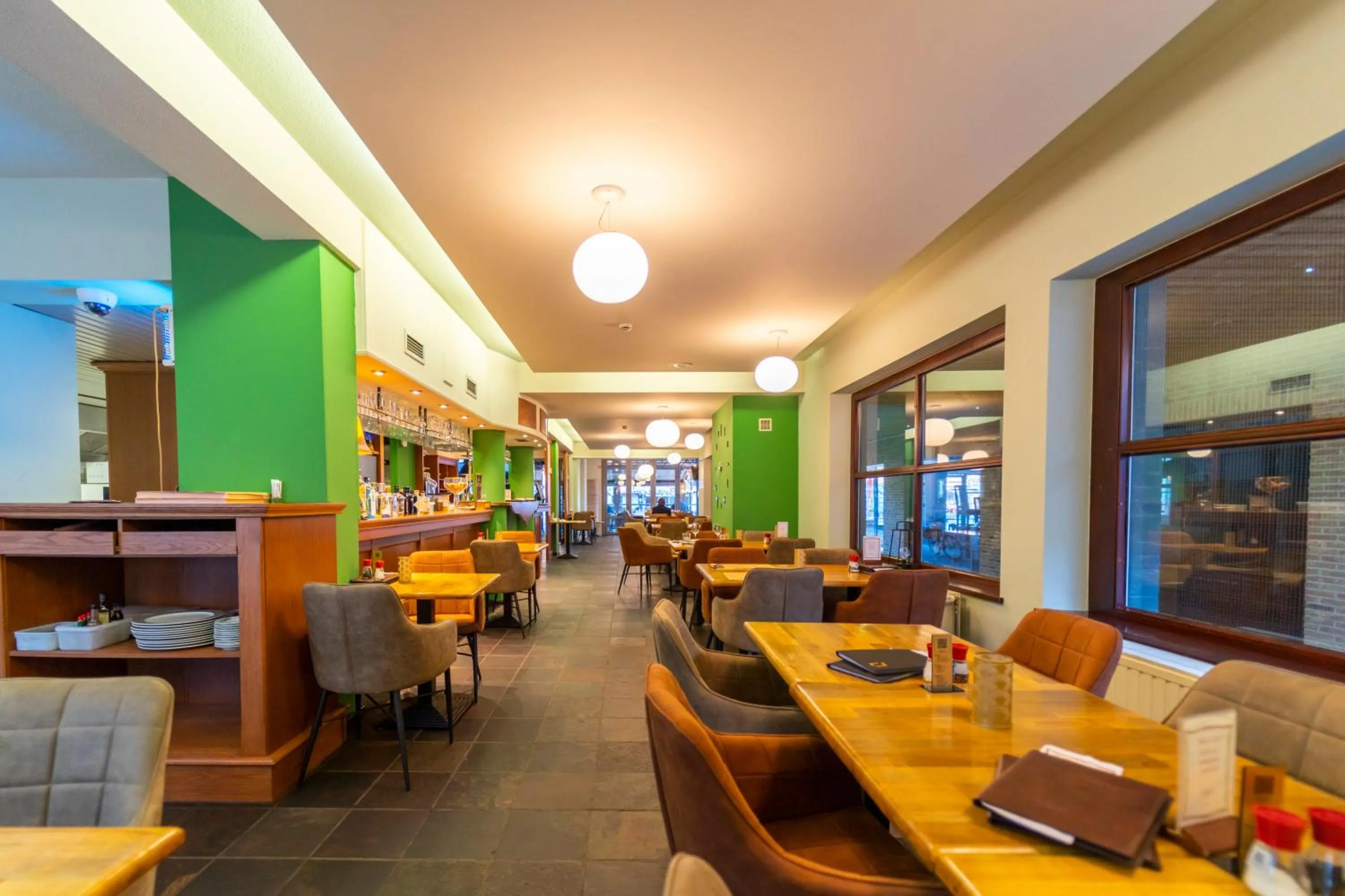 Restaurant/places to eat in Hotel Ambiotel