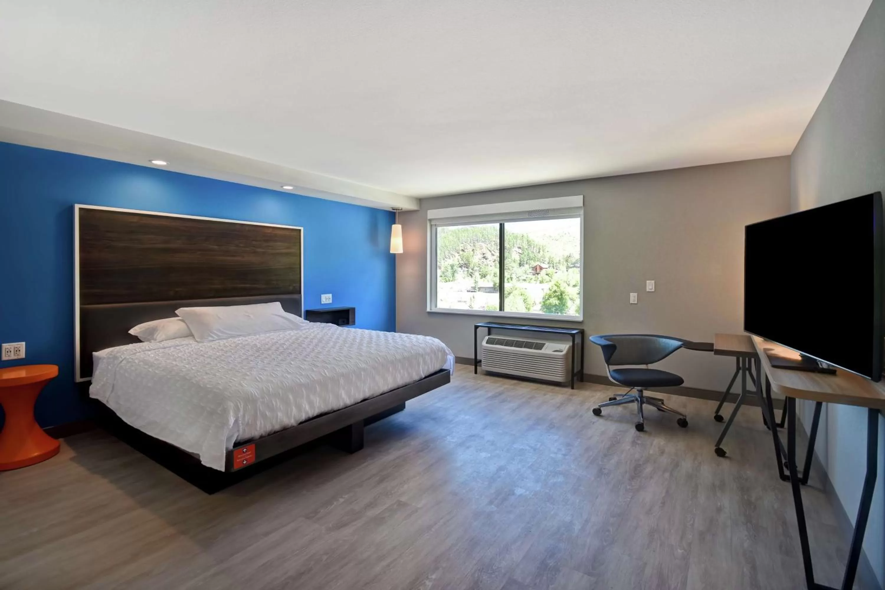 Bedroom, Bed in Tru By Hilton Deadwood