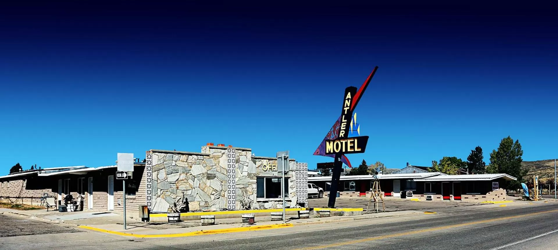 Day in Antler Motel