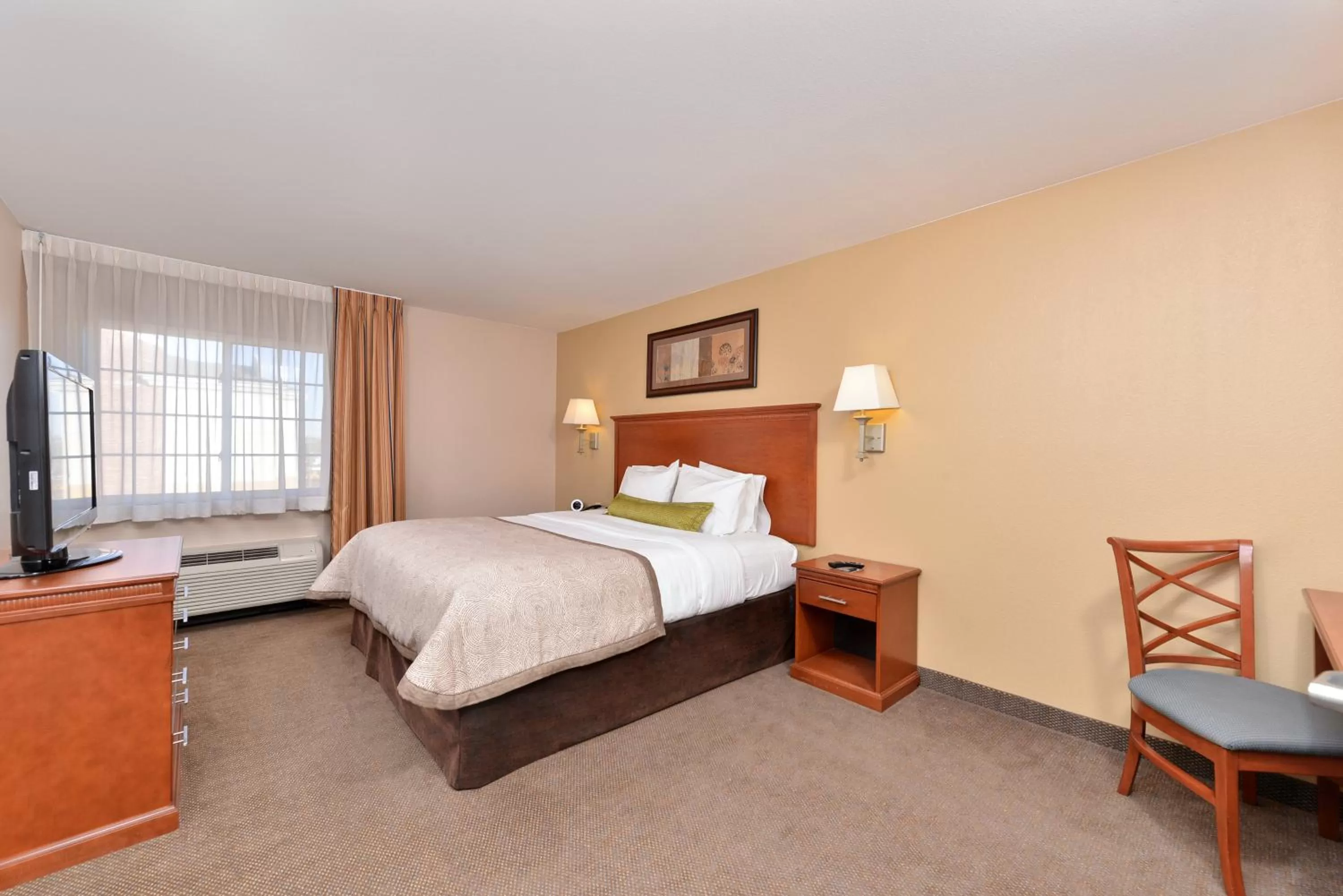 Photo of the whole room, Bed in Candlewood Suites Williston by IHG