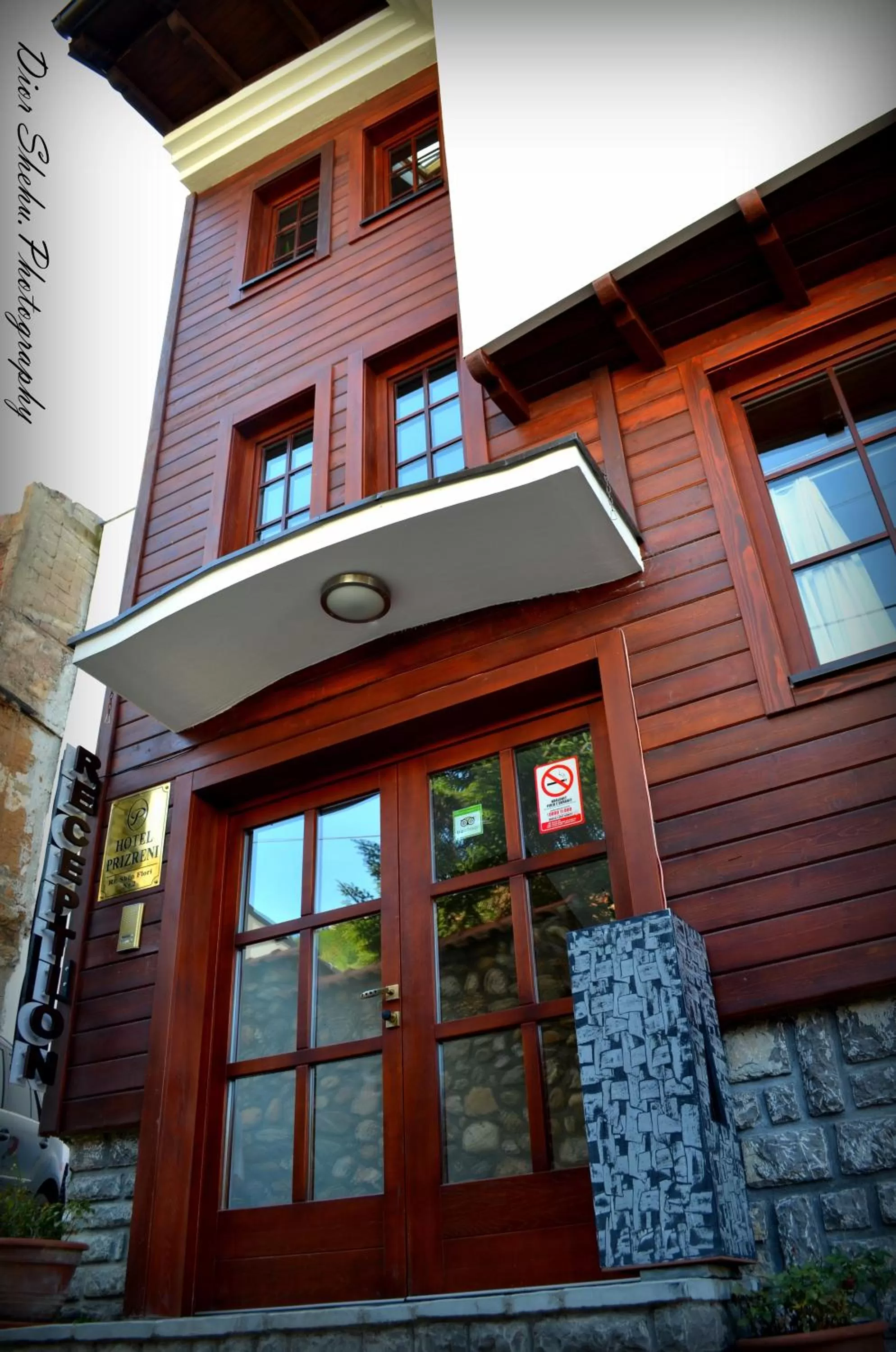 Facade/entrance in Hotel Prizreni