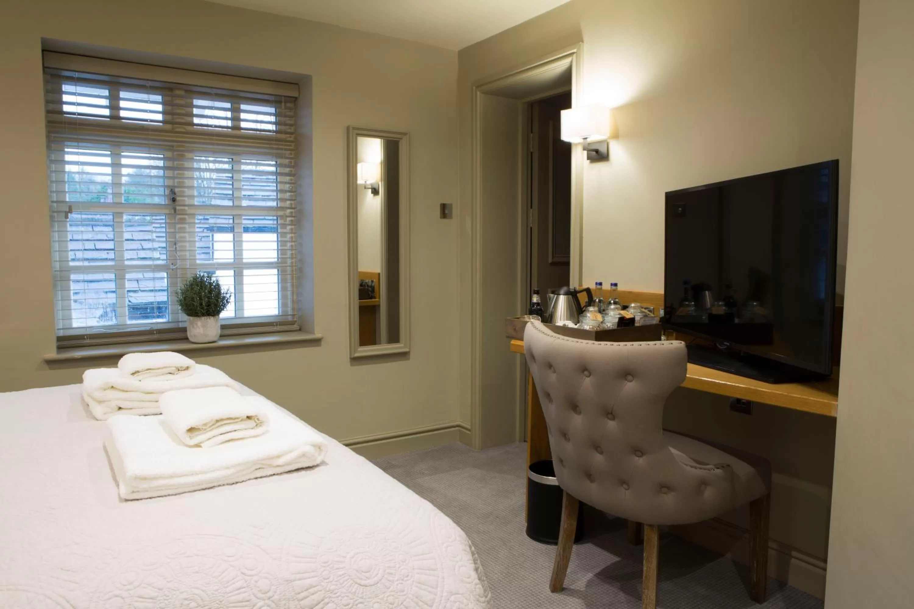 Photo of the whole room, Bed in The Legh Arms Prestbury