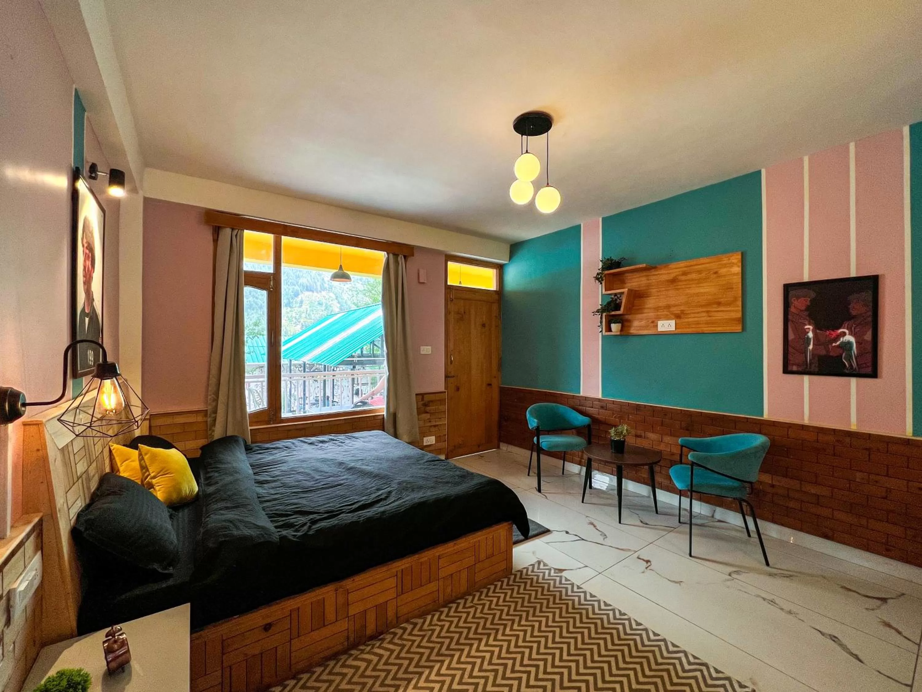 Bed in Whoopers Hostel Manali