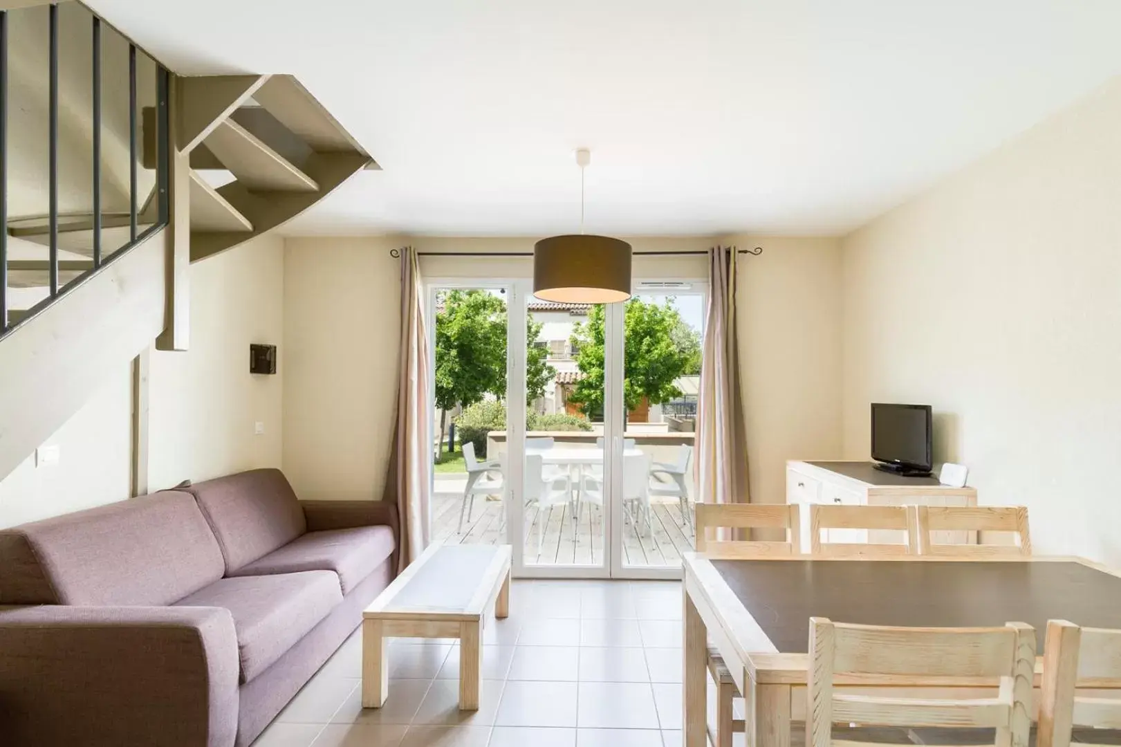 Duplex One-Bedroom Apartment with Cabin (6 People) in Garden & City Mont-Ventoux Malaucène Duplex One-Bedroom Apartment with Cabin (6 People) in Garden & City Mont-Ventoux Malaucène
